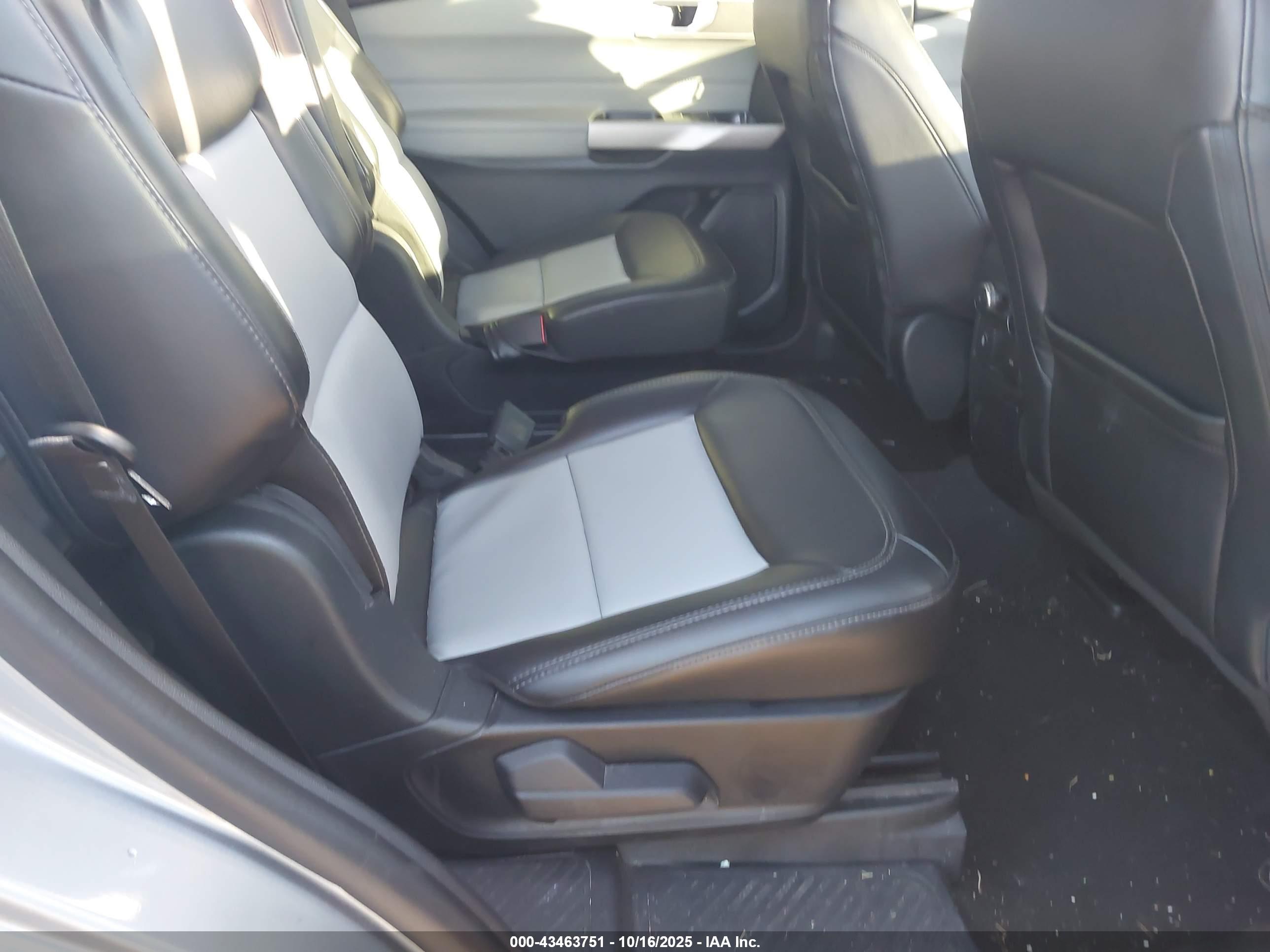 FORD EXPLORER image 8