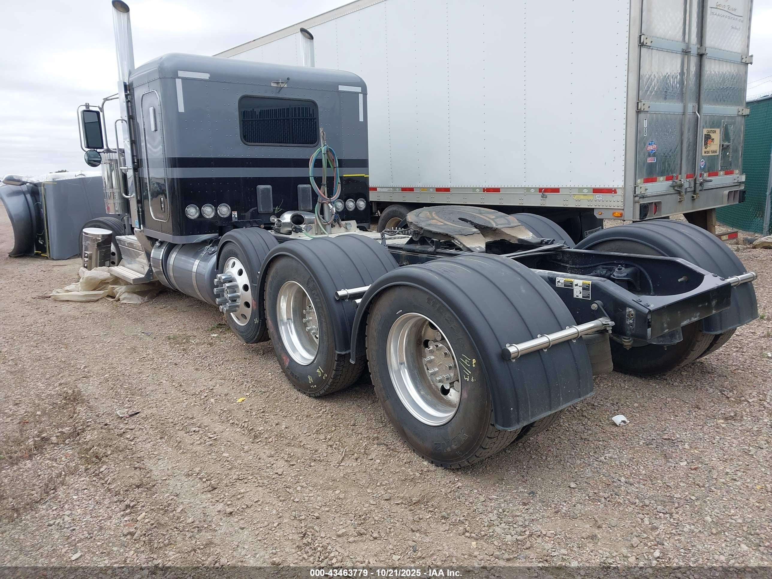 PETERBILT 589 image 3