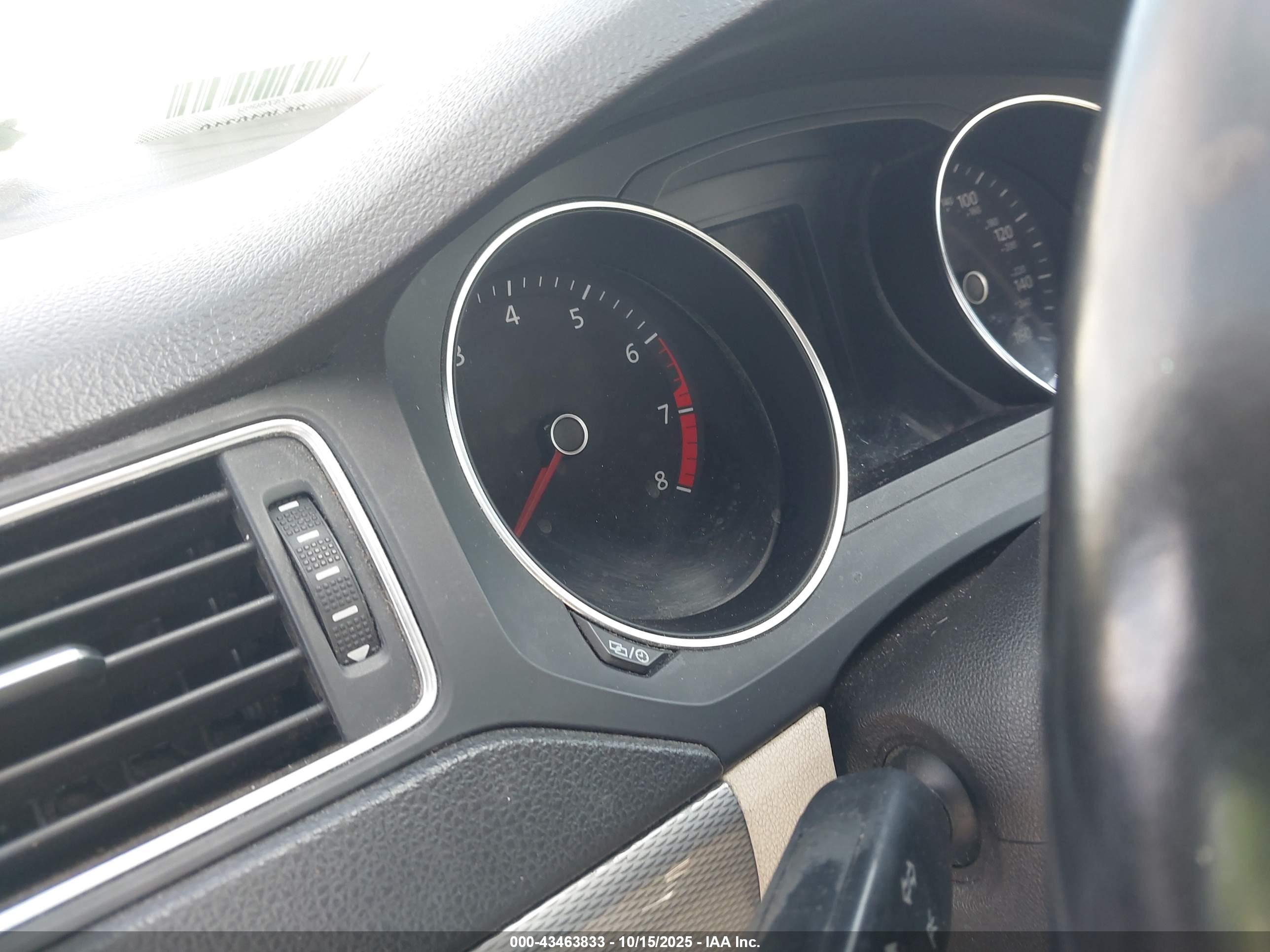 VOLKSWAGEN JETTA image 7