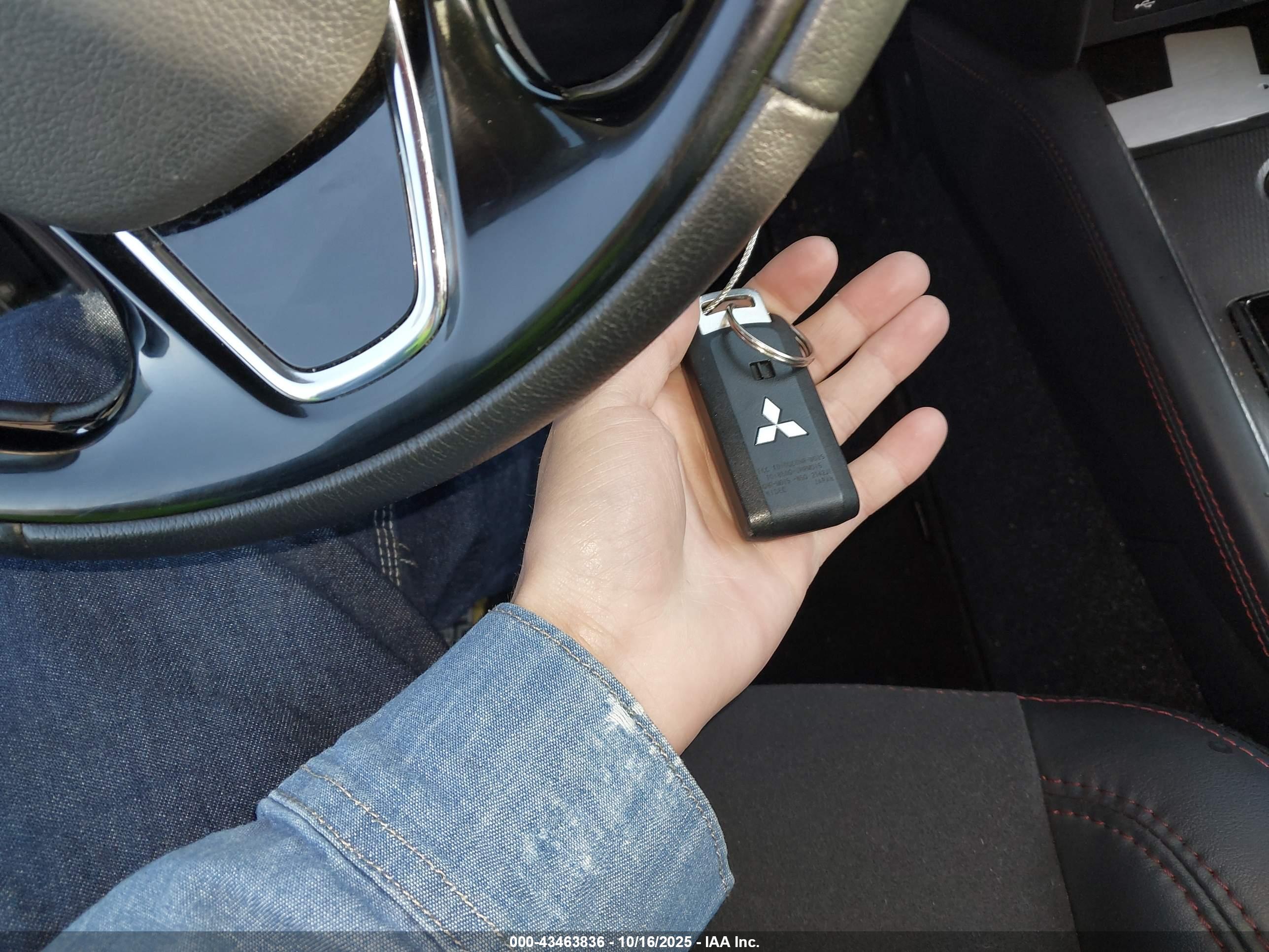 MITSUBISHI OUTLANDER image 11