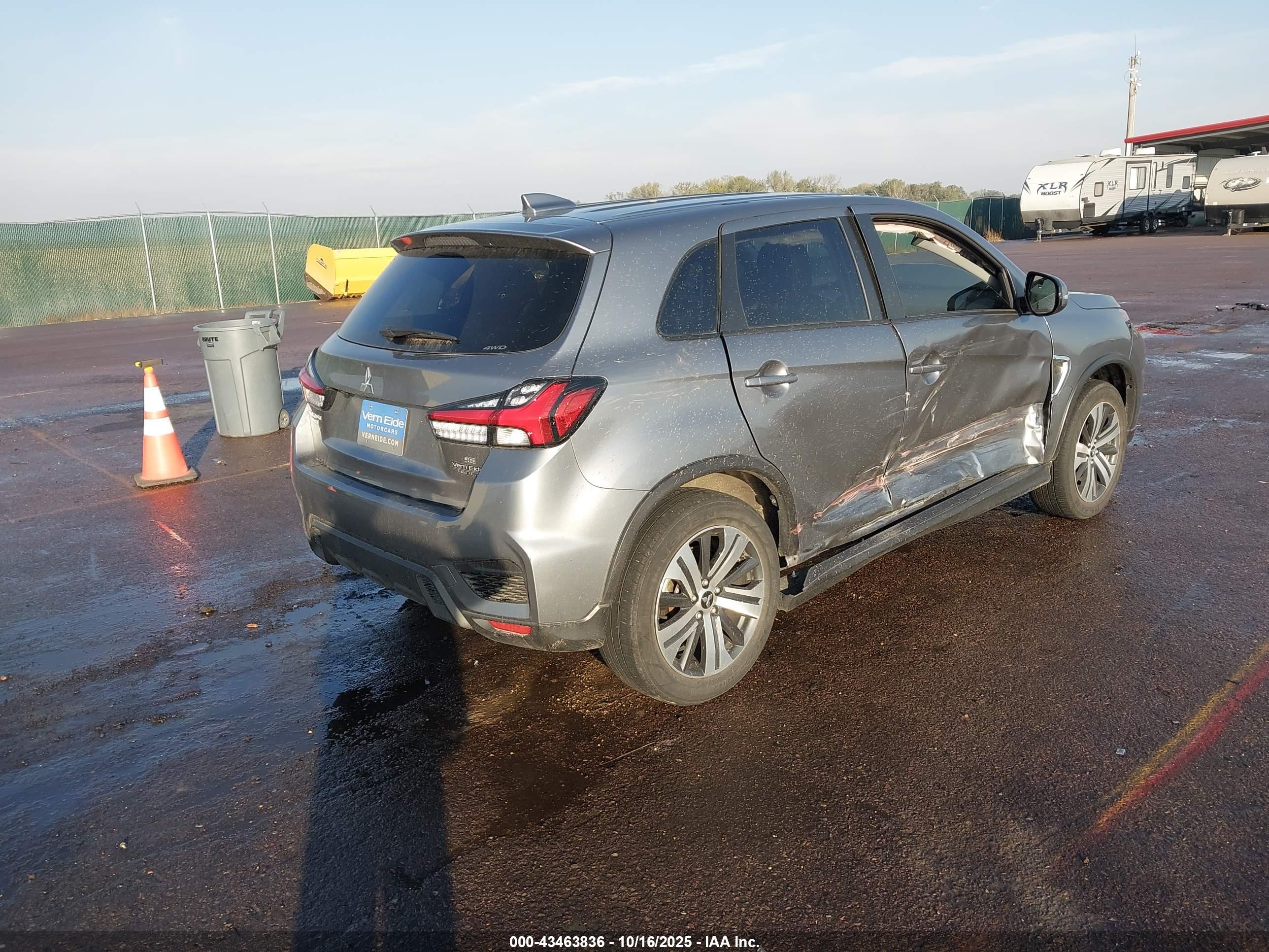 MITSUBISHI OUTLANDER image 4