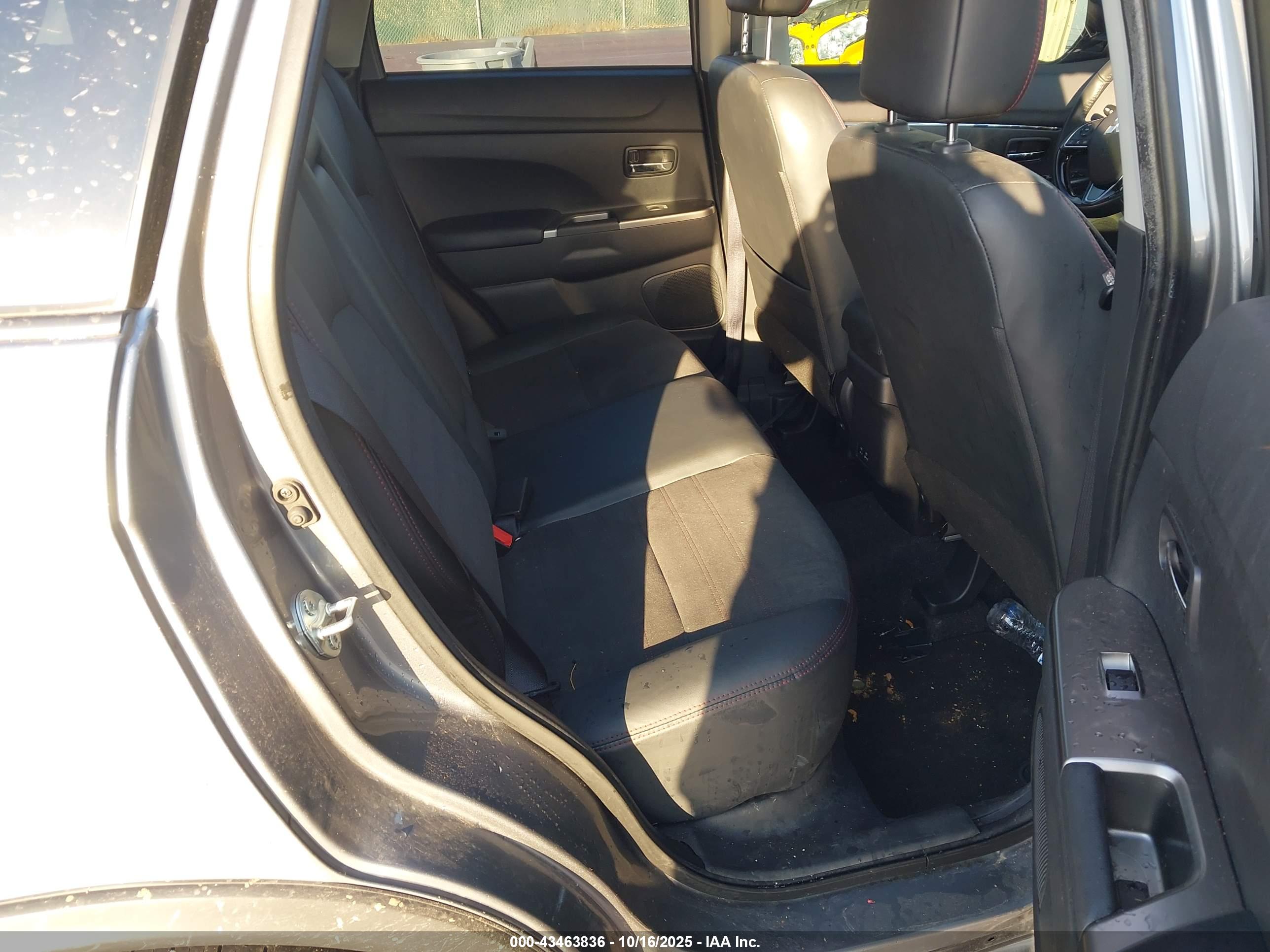 MITSUBISHI OUTLANDER image 8