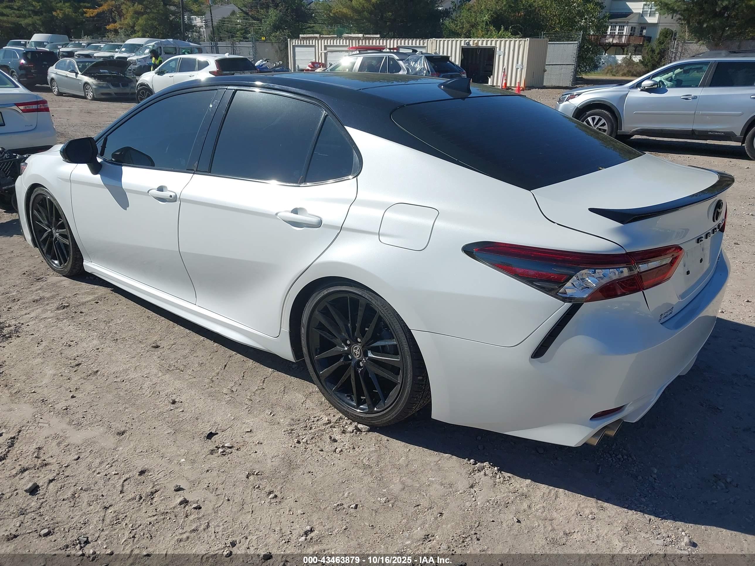TOYOTA CAMRY image 3