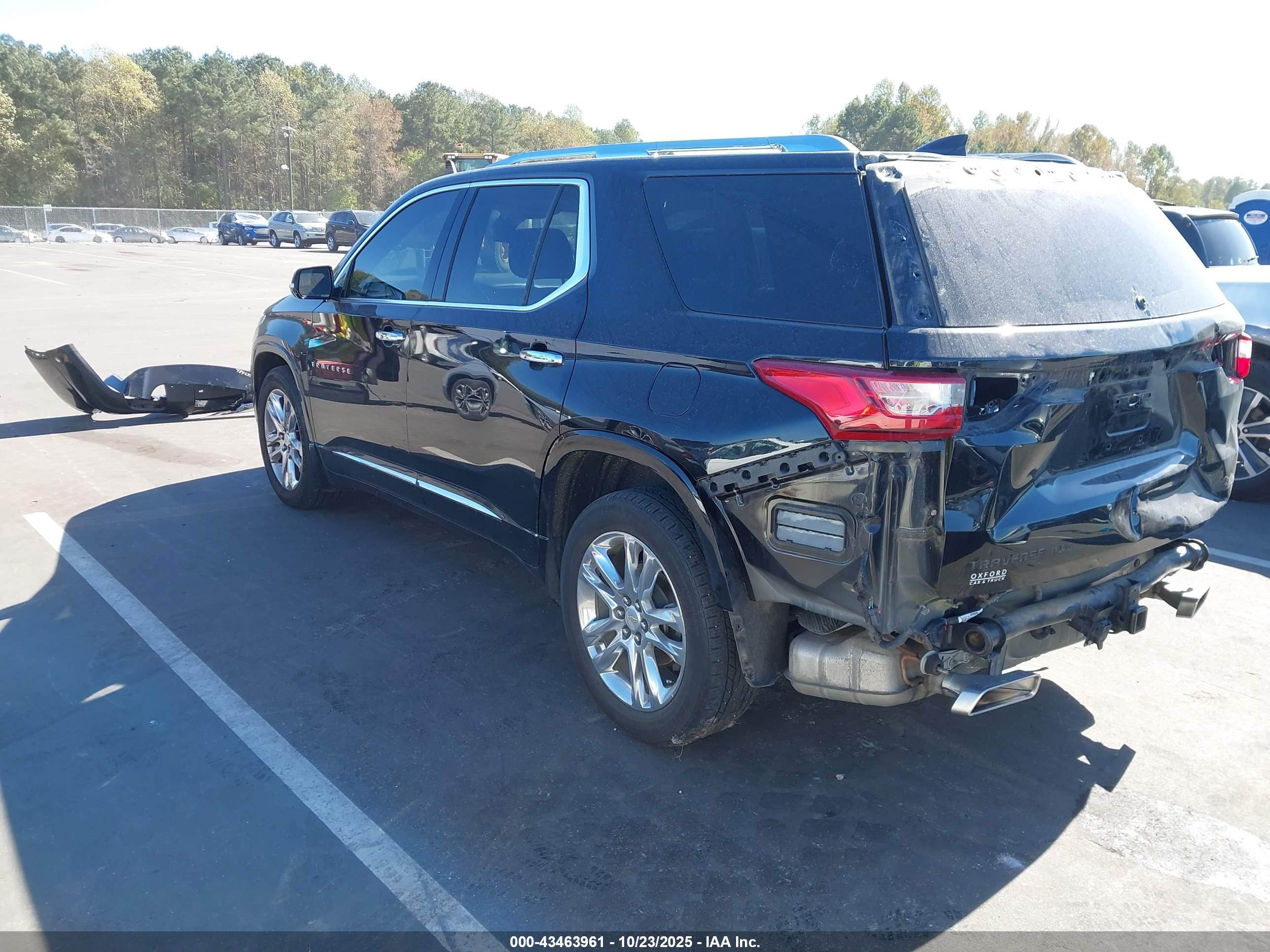 CHEVROLET TRAVERSE image 3
