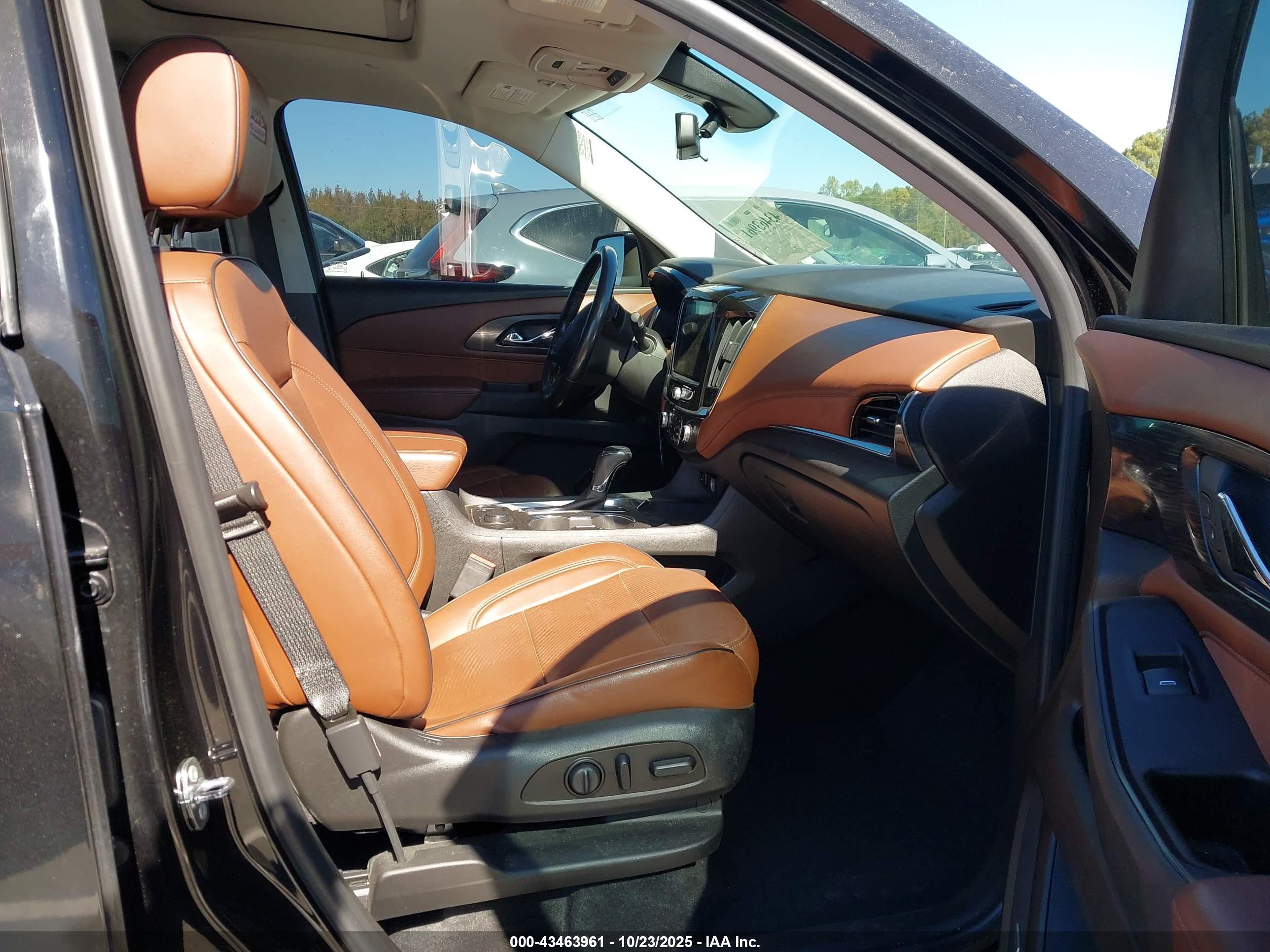 CHEVROLET TRAVERSE image 5