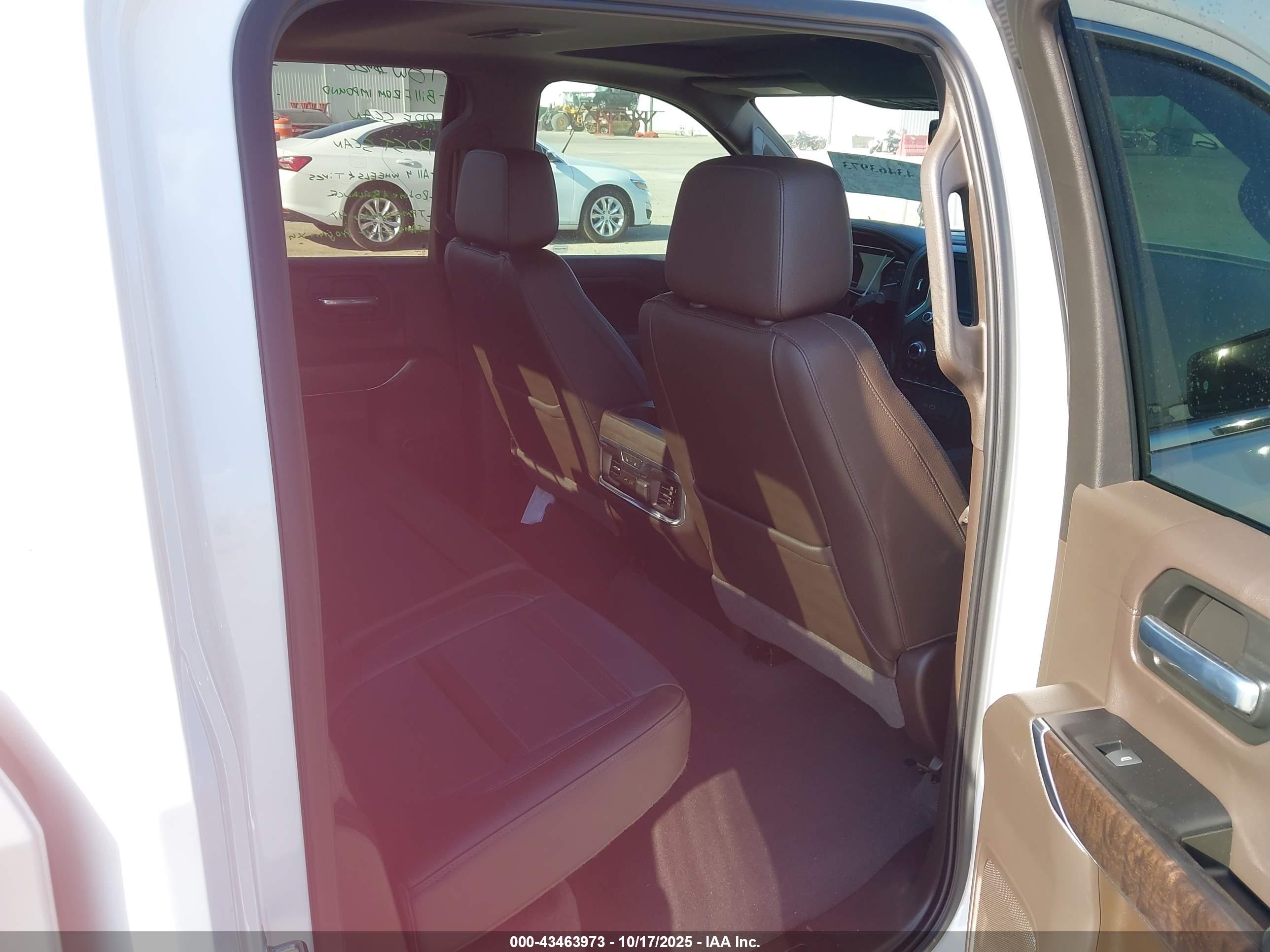 GMC SIERRA image 8