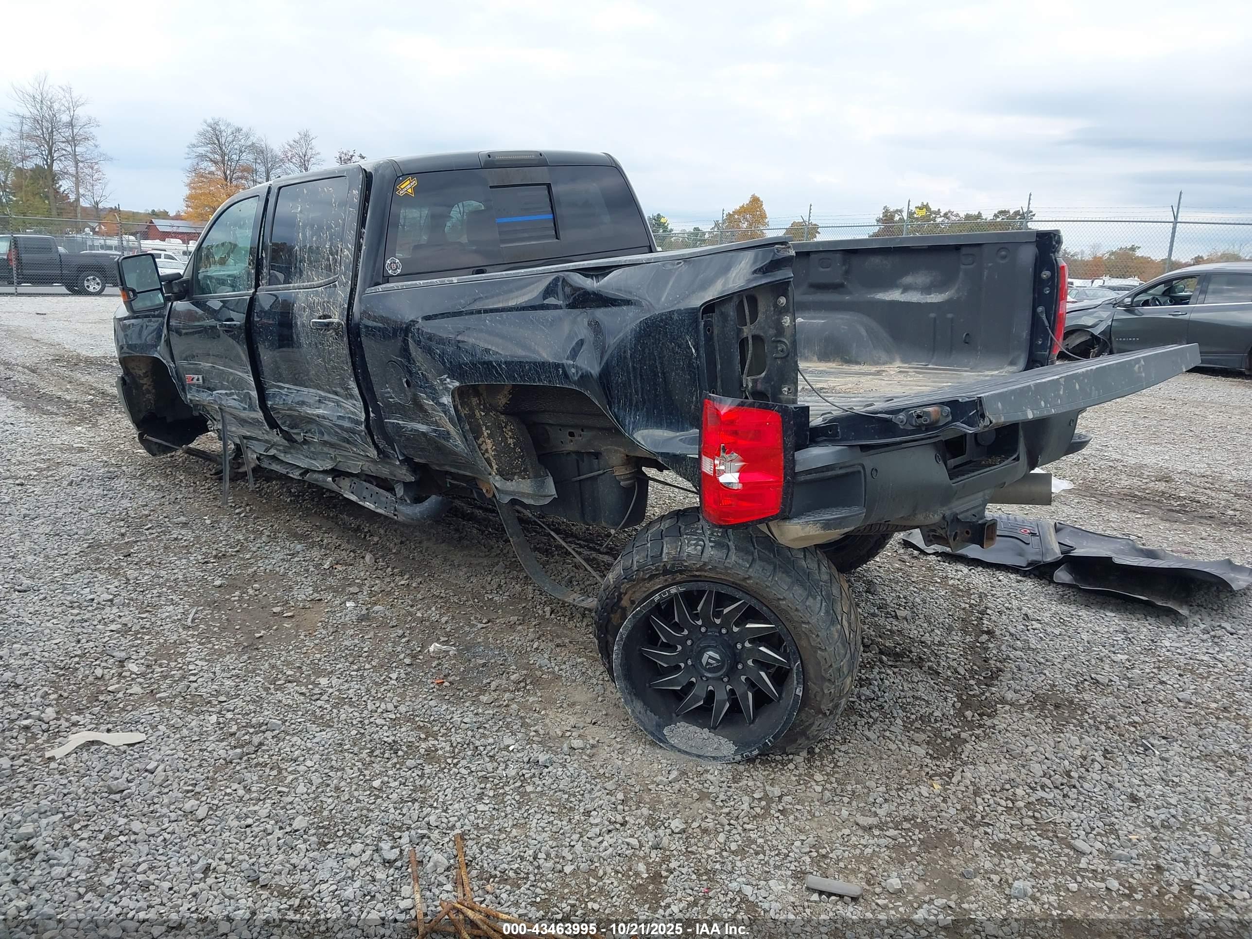 CHEVROLET SILVERADO image 3