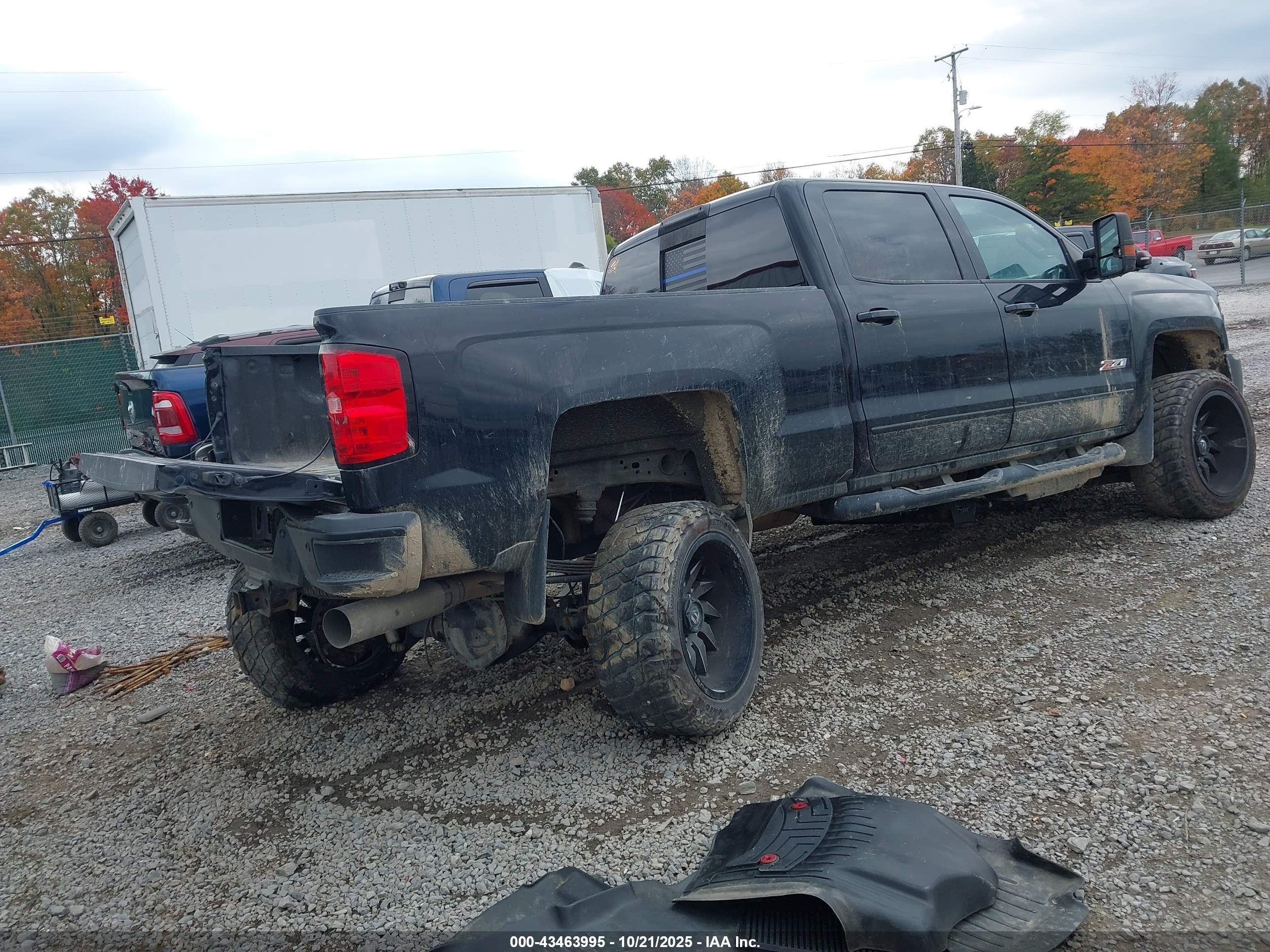 CHEVROLET SILVERADO image 4