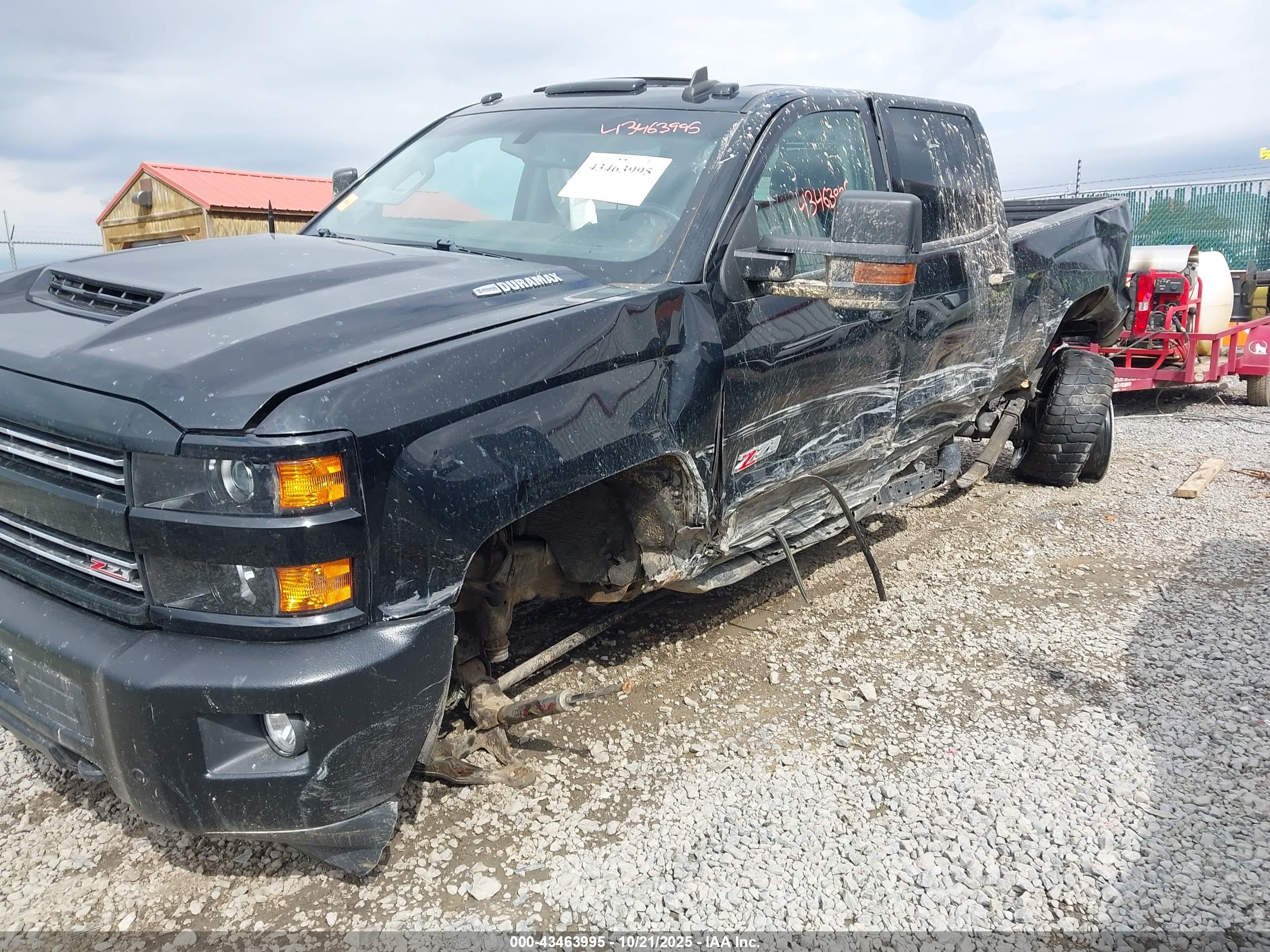CHEVROLET SILVERADO image 6