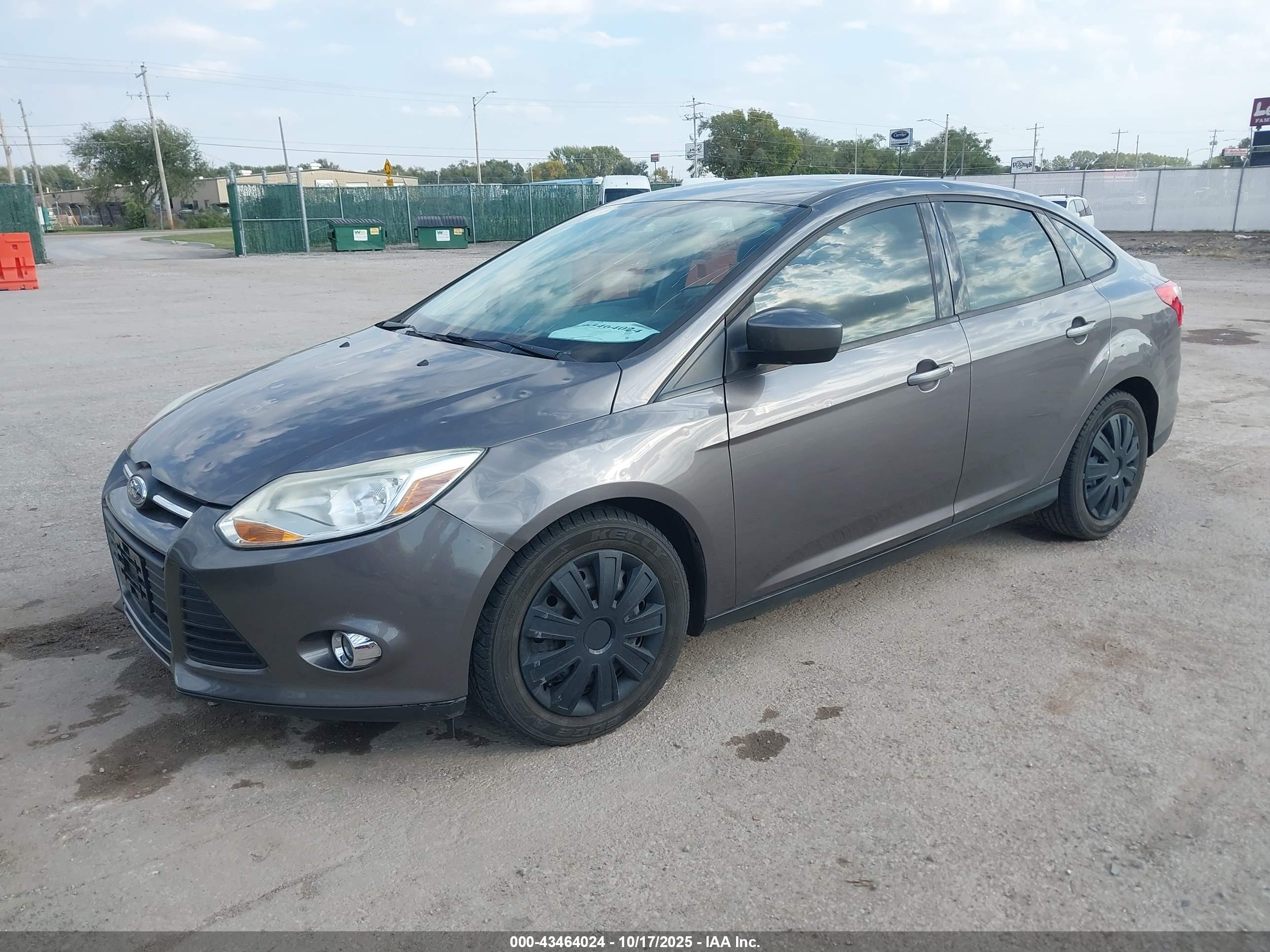 FORD FOCUS image 2