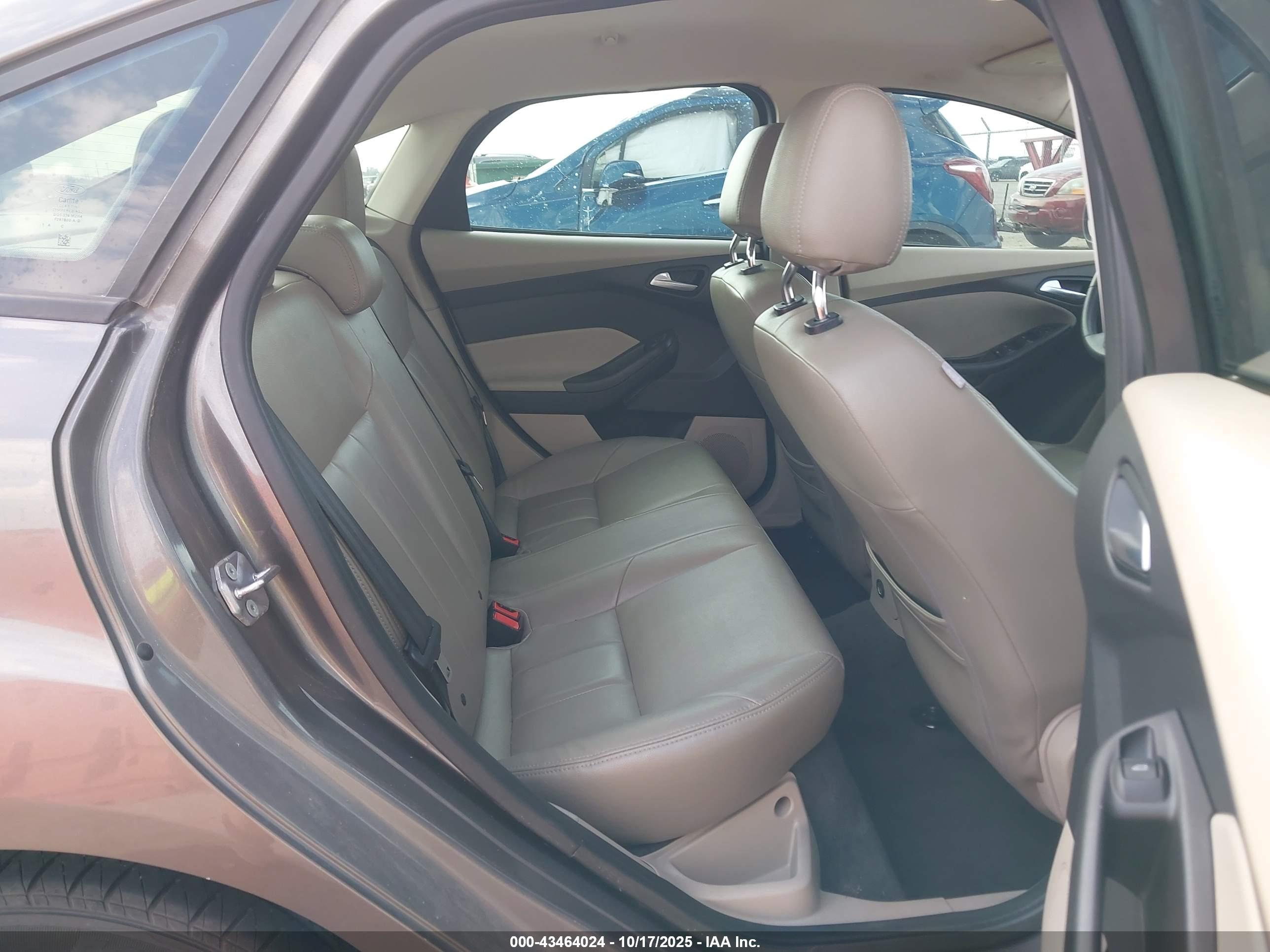 FORD FOCUS image 8
