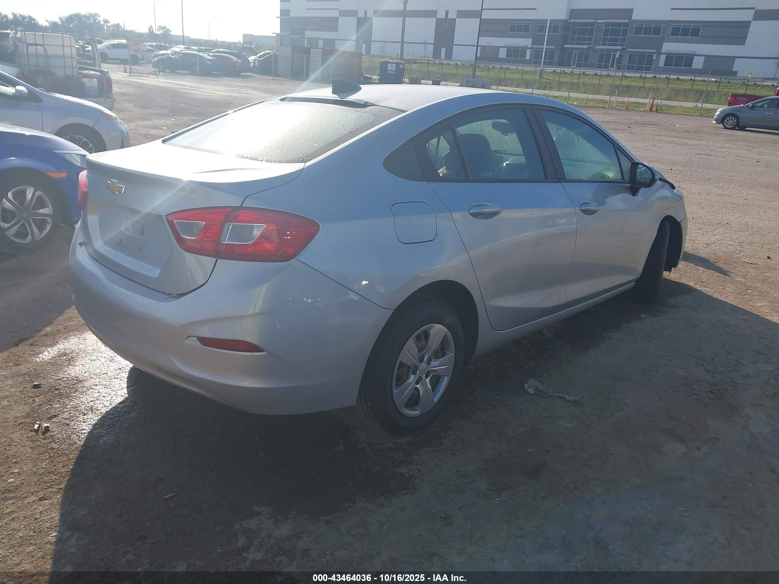 CHEVROLET CRUZE image 4