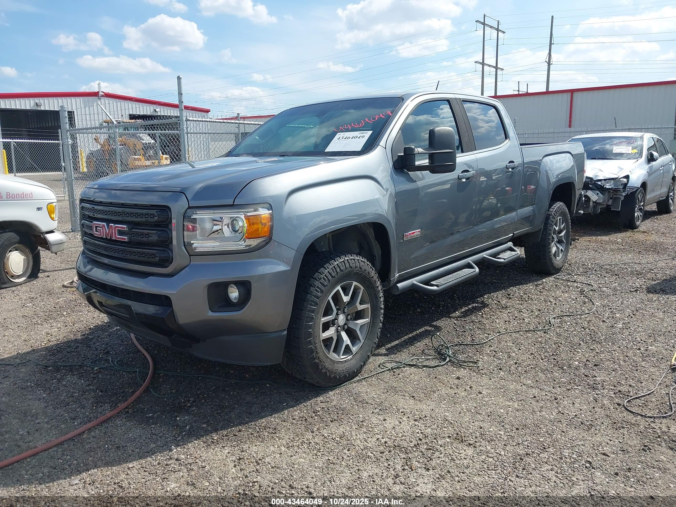 GMC CANYON image 2