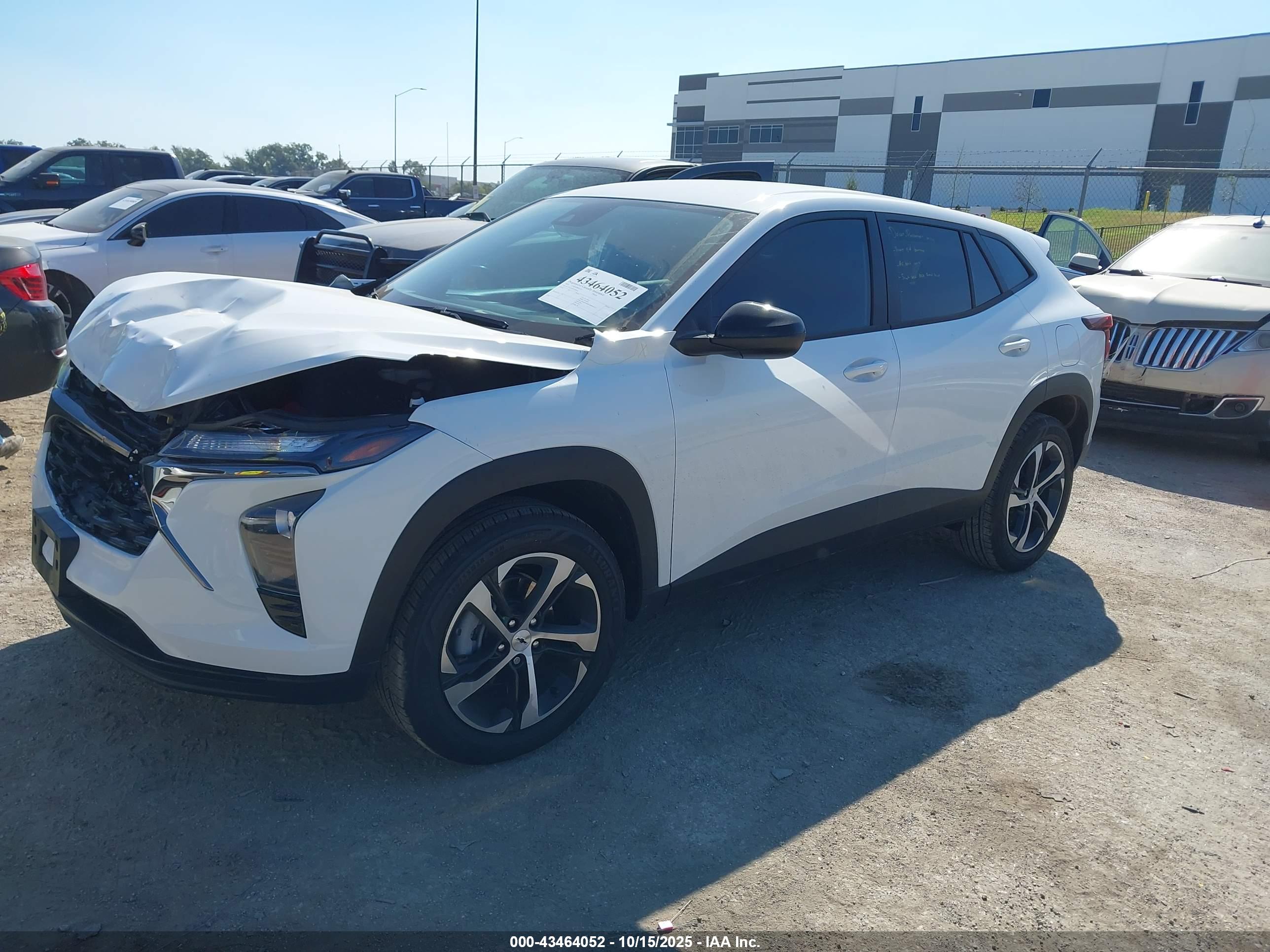 CHEVROLET TRAX image 2