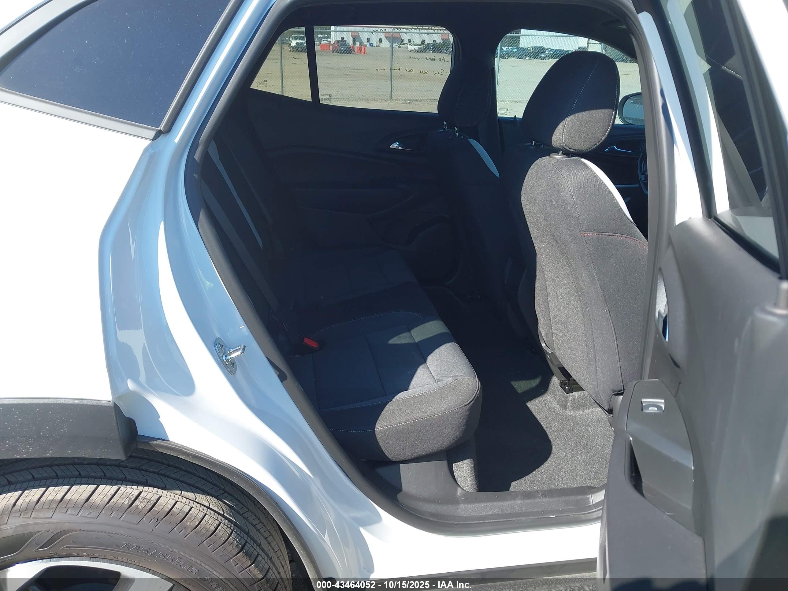 CHEVROLET TRAX image 8