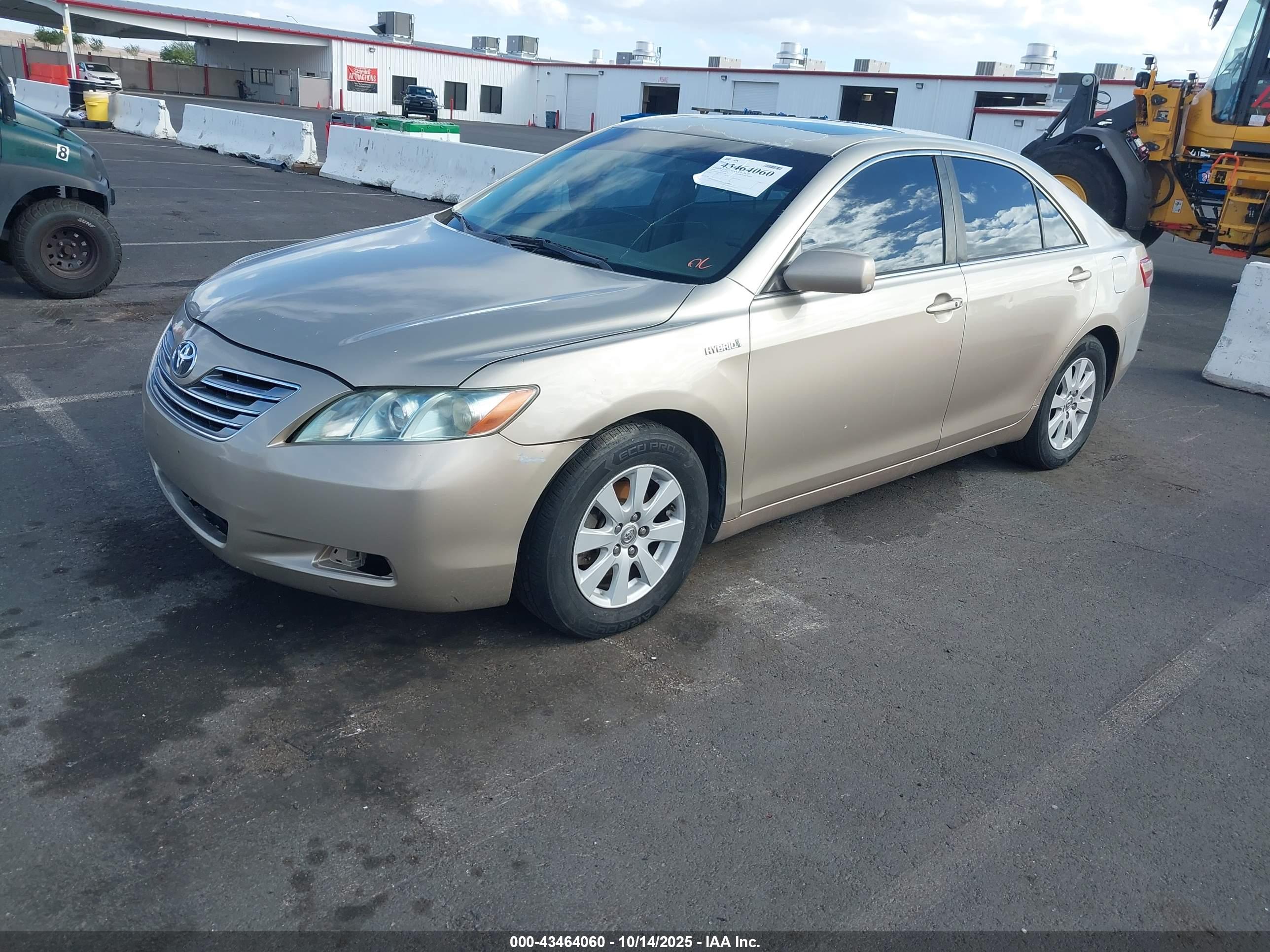 TOYOTA CAMRY image 2