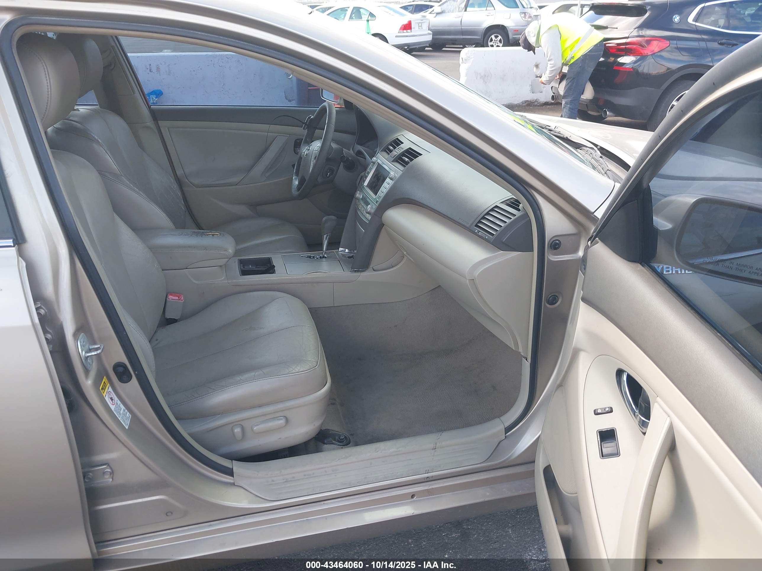TOYOTA CAMRY image 5