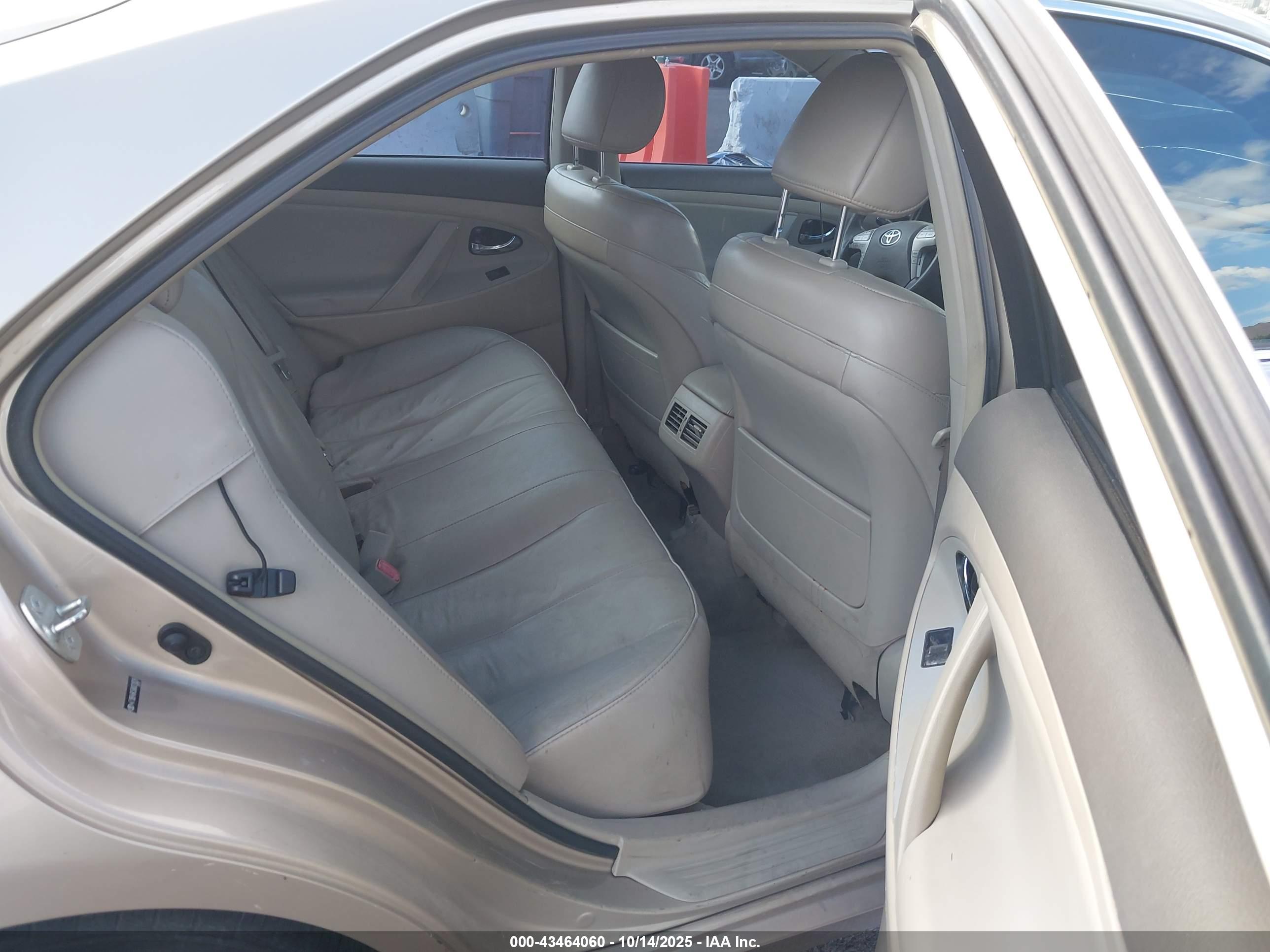 TOYOTA CAMRY image 8