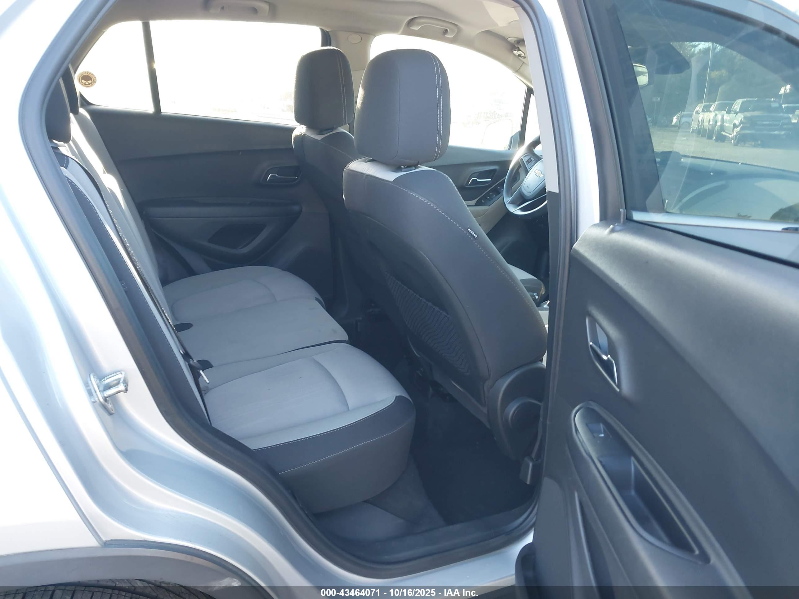 CHEVROLET TRAX image 8