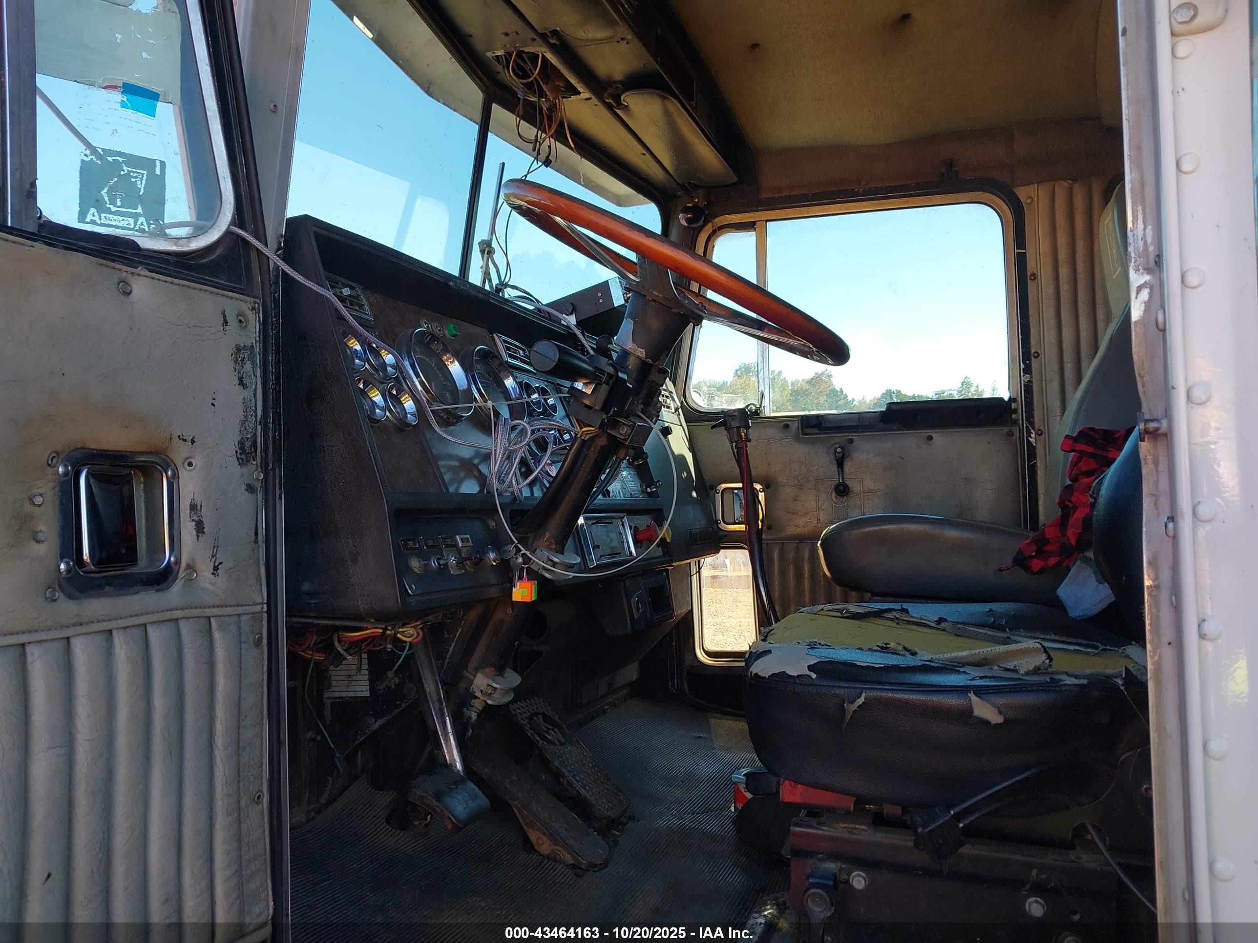 KENWORTH CONSTRUCTION image 7