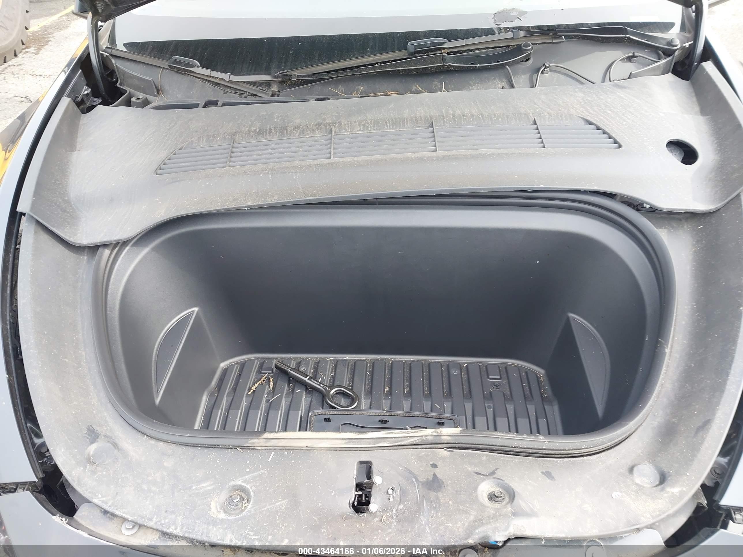 TESLA MODEL image 10