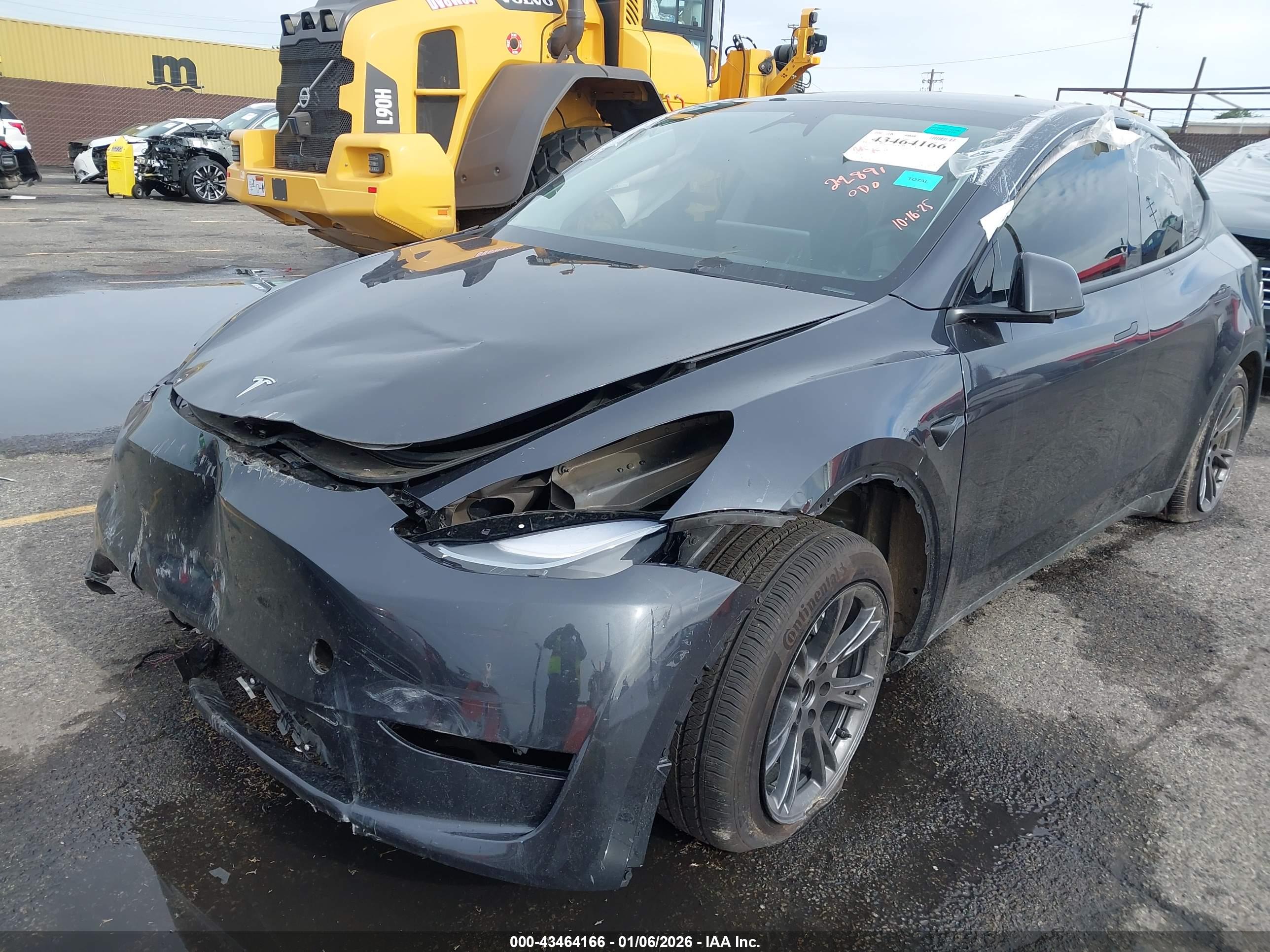 TESLA MODEL image 2