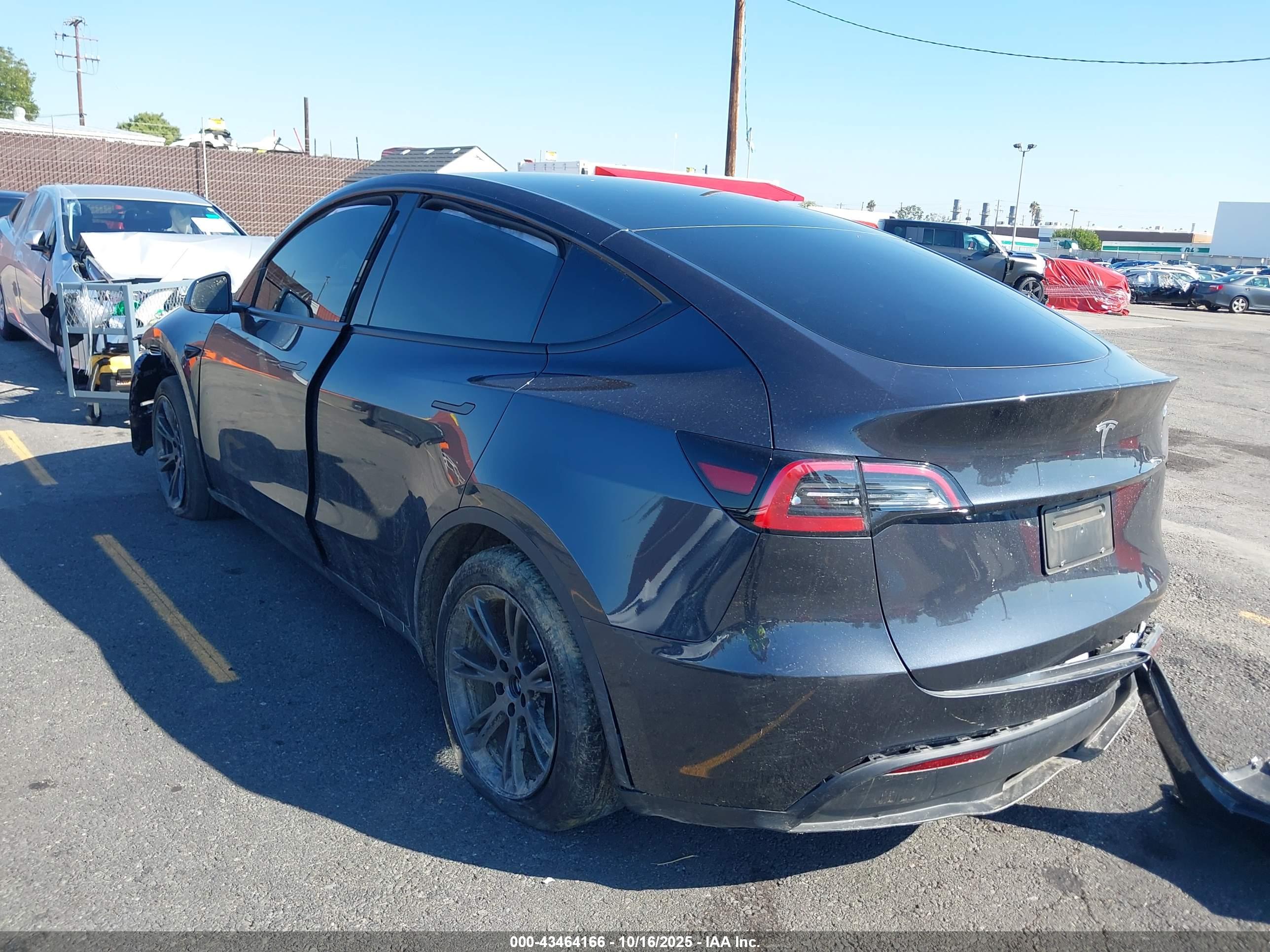 TESLA MODEL image 3