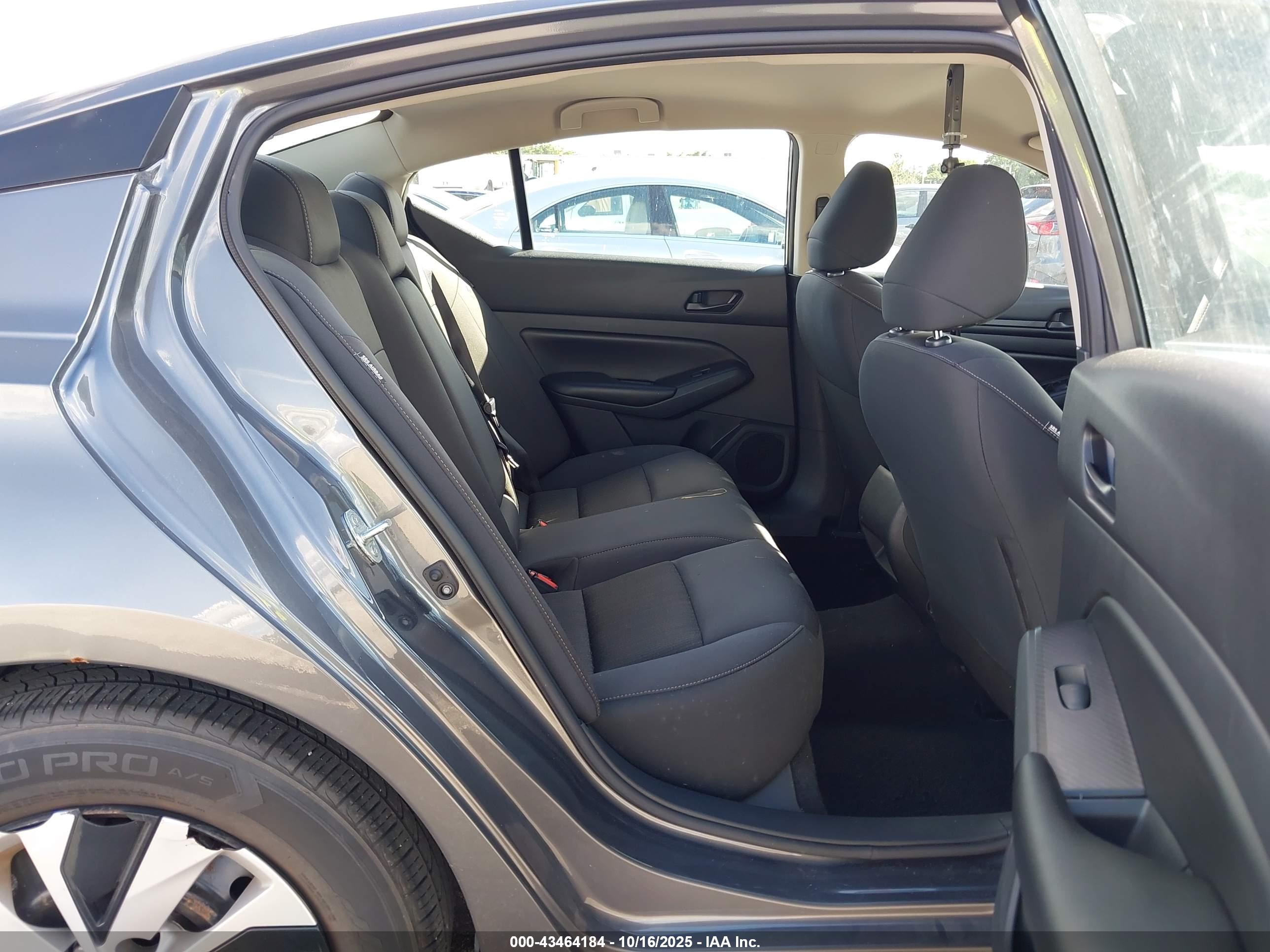 NISSAN ALTIMA image 8