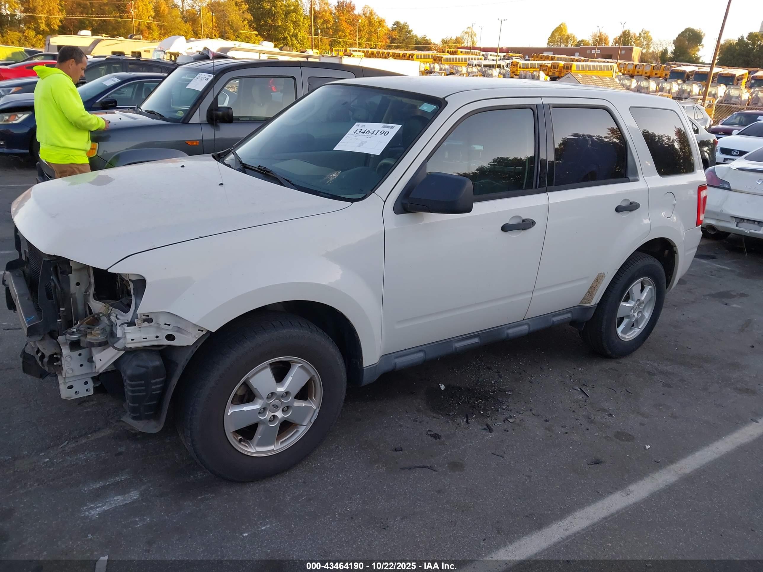FORD ESCAPE image 2
