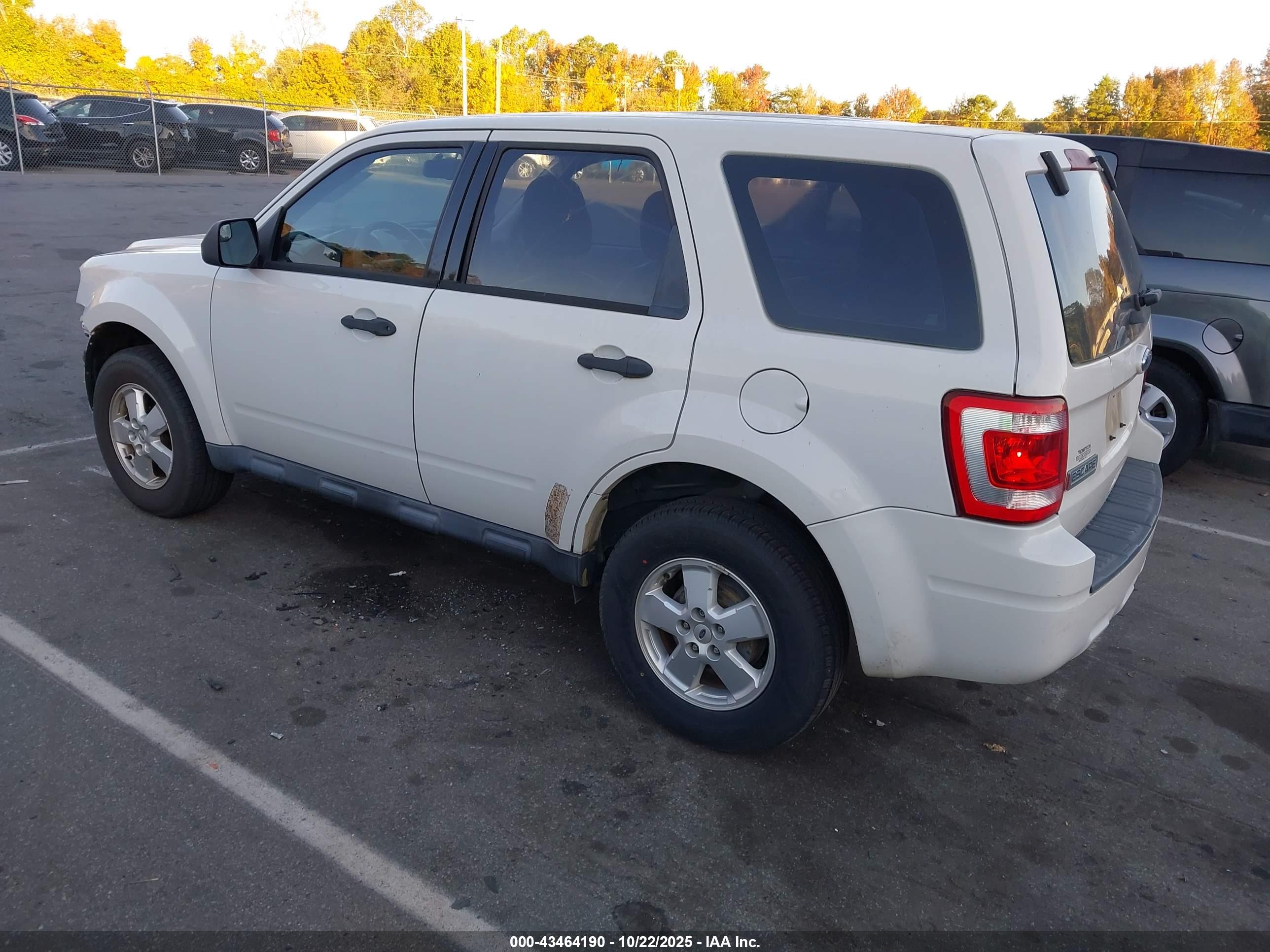 FORD ESCAPE image 3