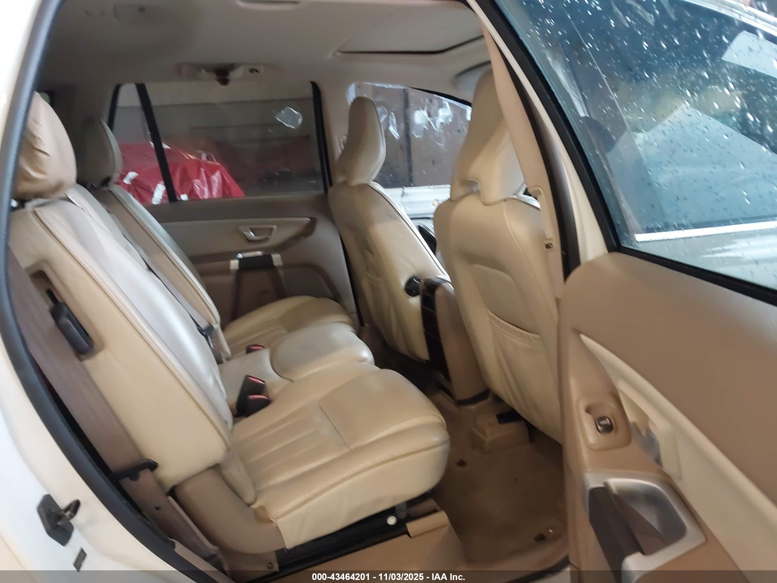 VOLVO XC90 image 8