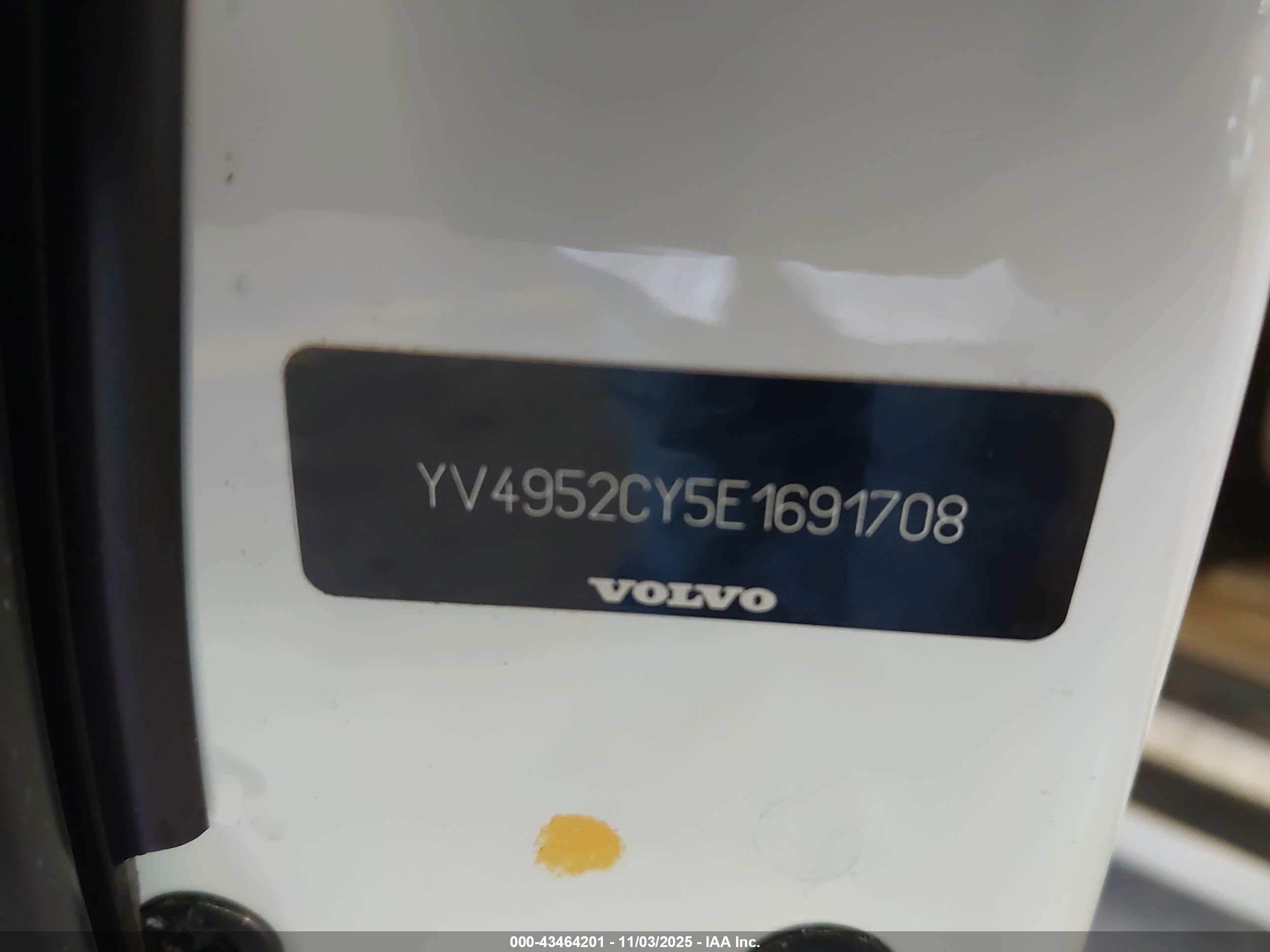 VOLVO XC90 image 9