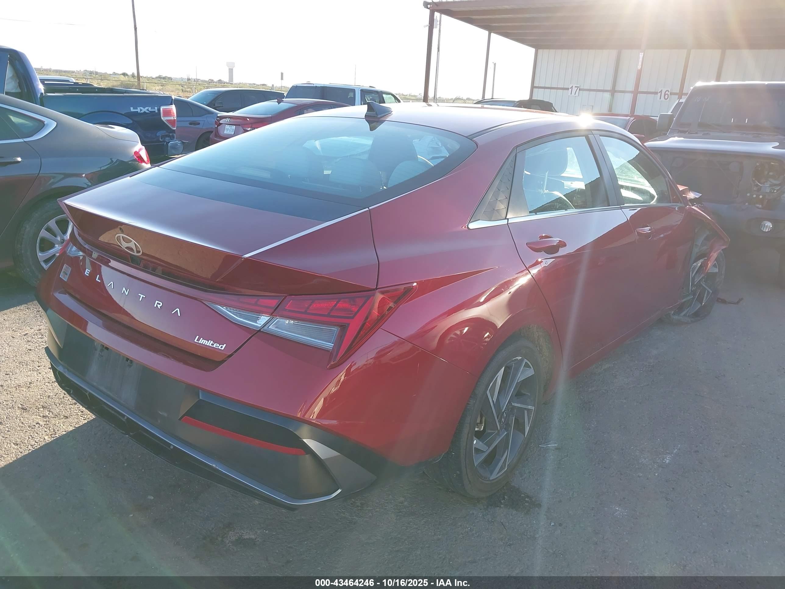 HYUNDAI ELANTRA image 4