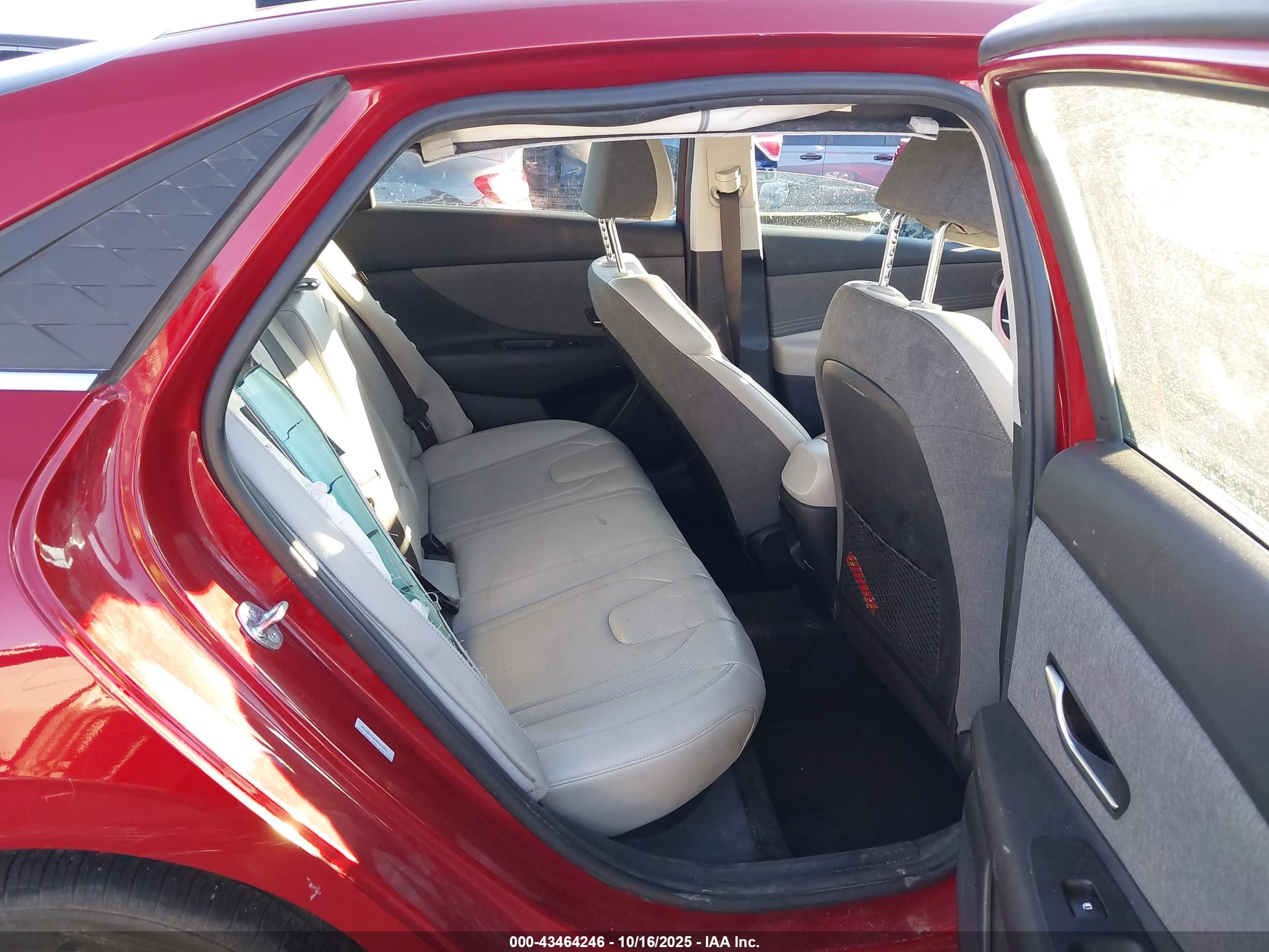 HYUNDAI ELANTRA image 8