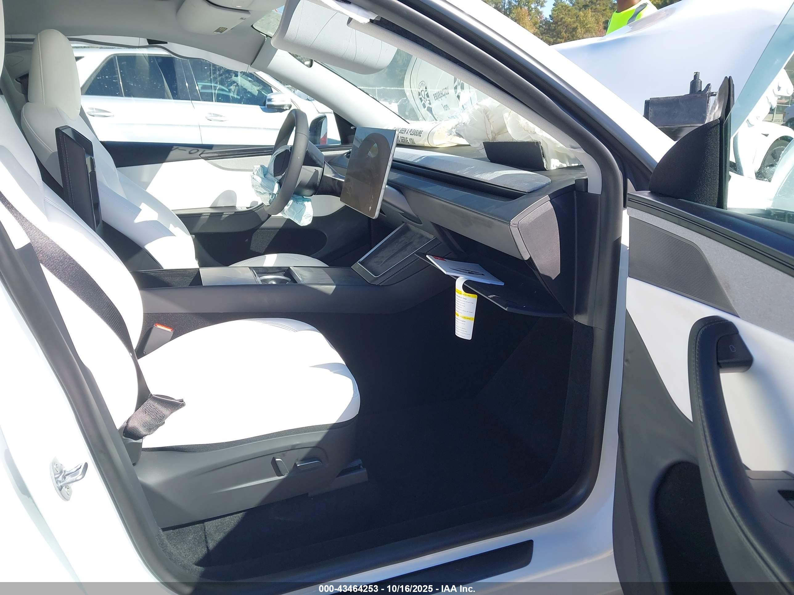 TESLA MODEL image 5