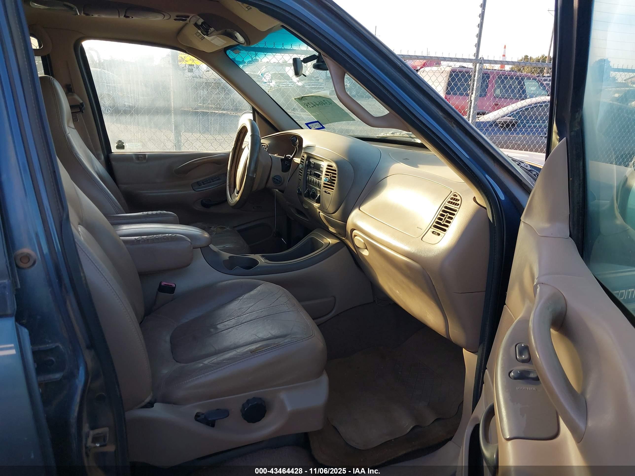 FORD EXPEDITION image 5
