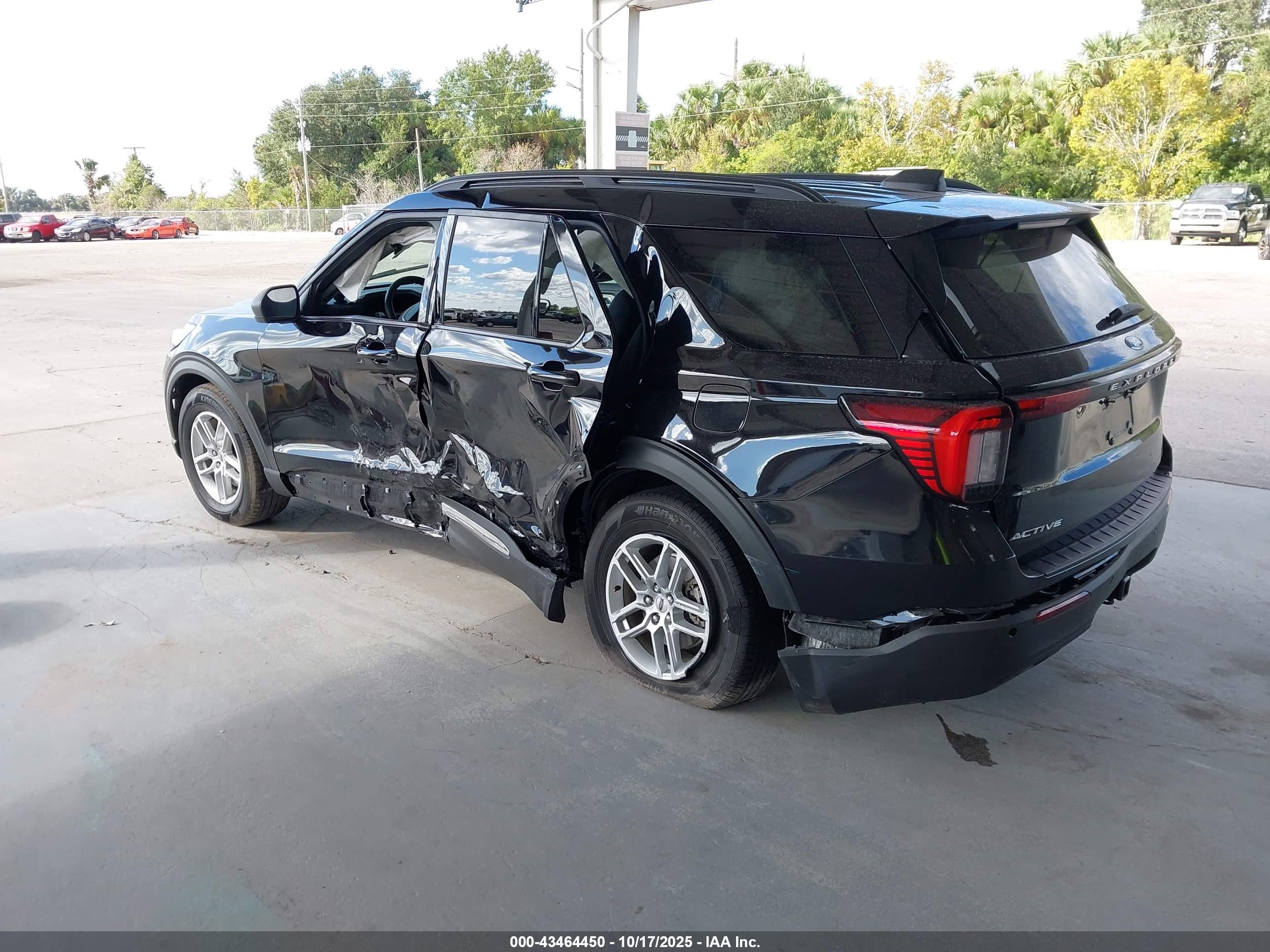FORD EXPLORER image 3