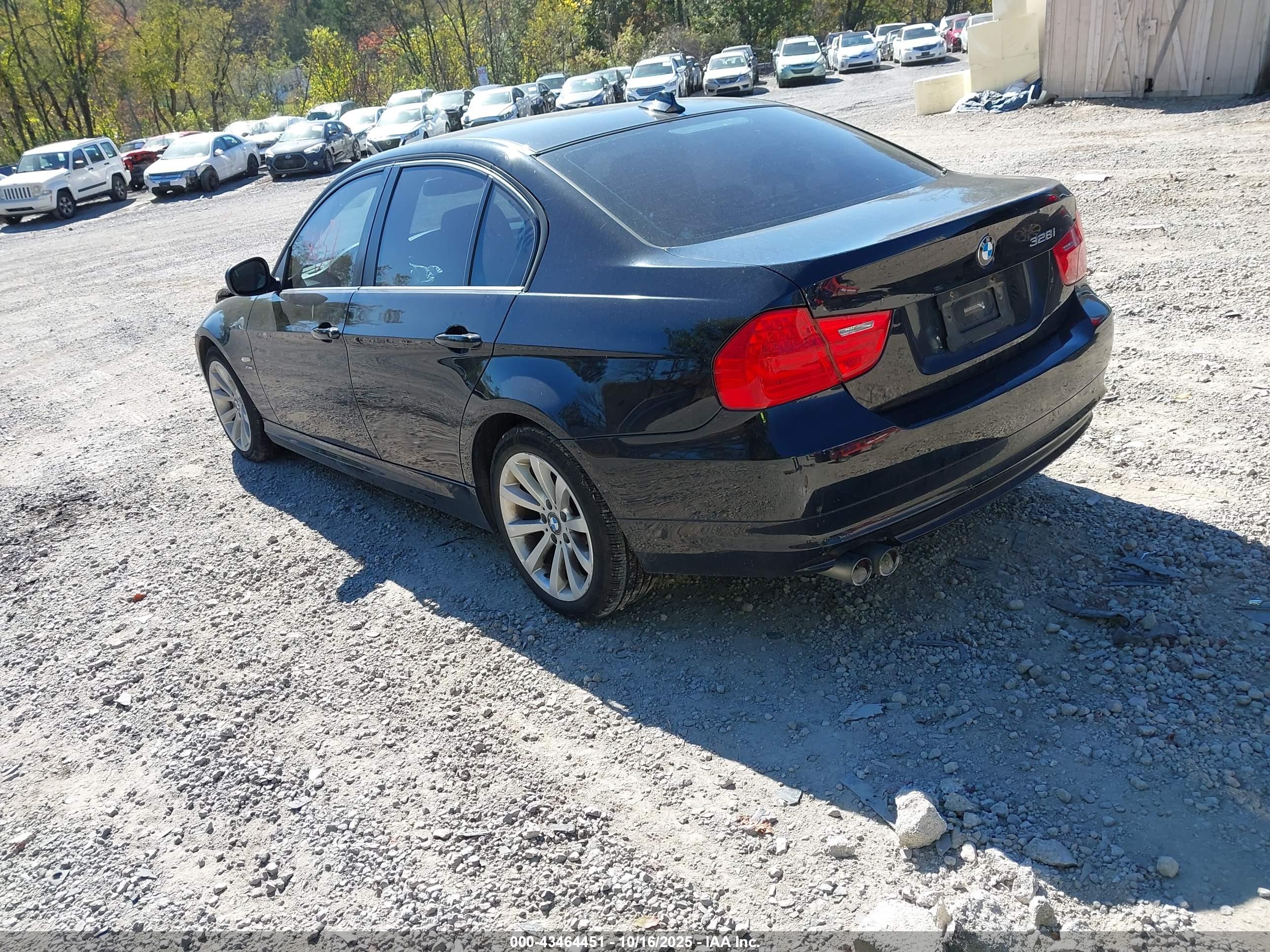 BMW 328I image 3