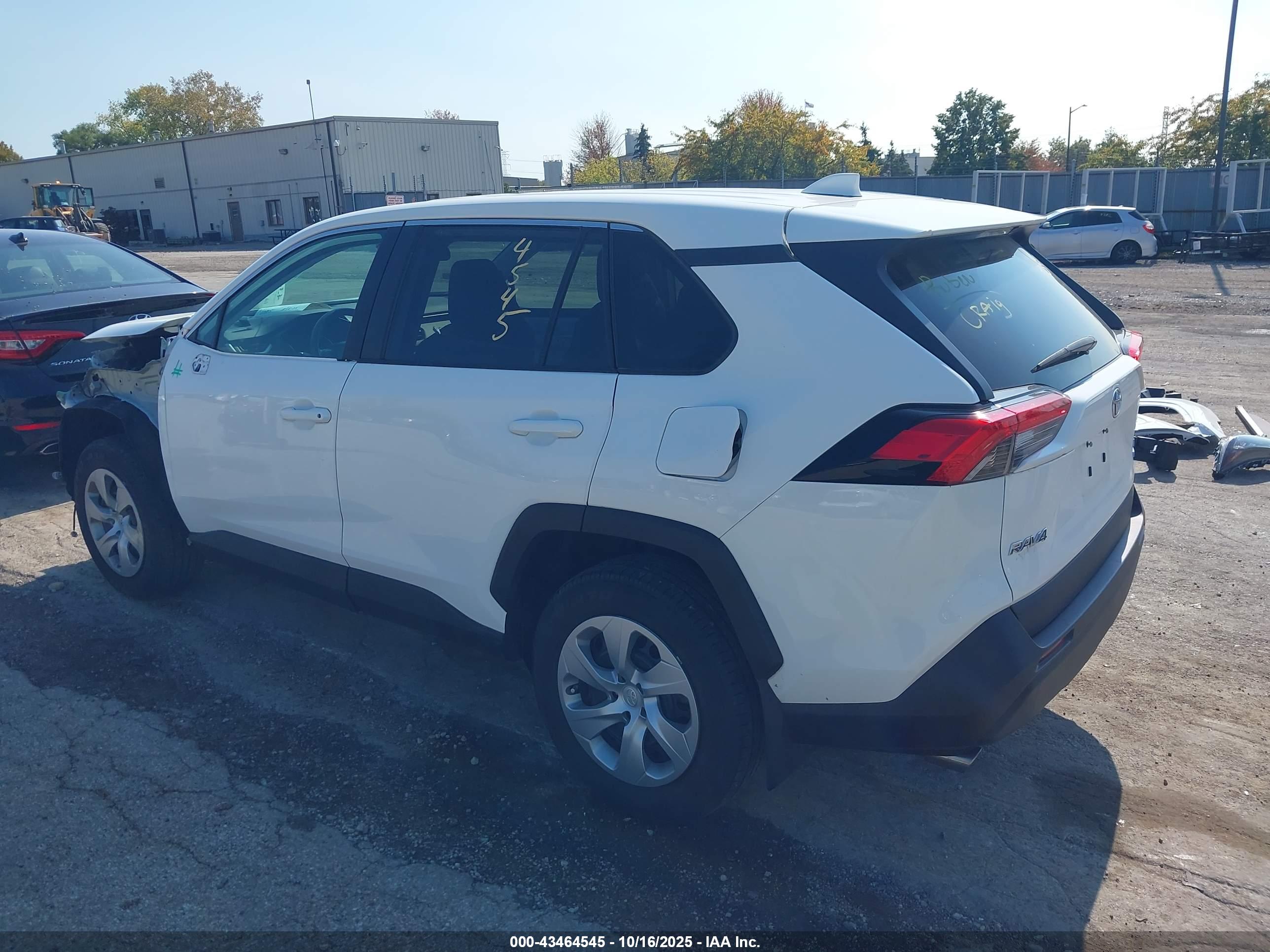 TOYOTA RAV4 image 3