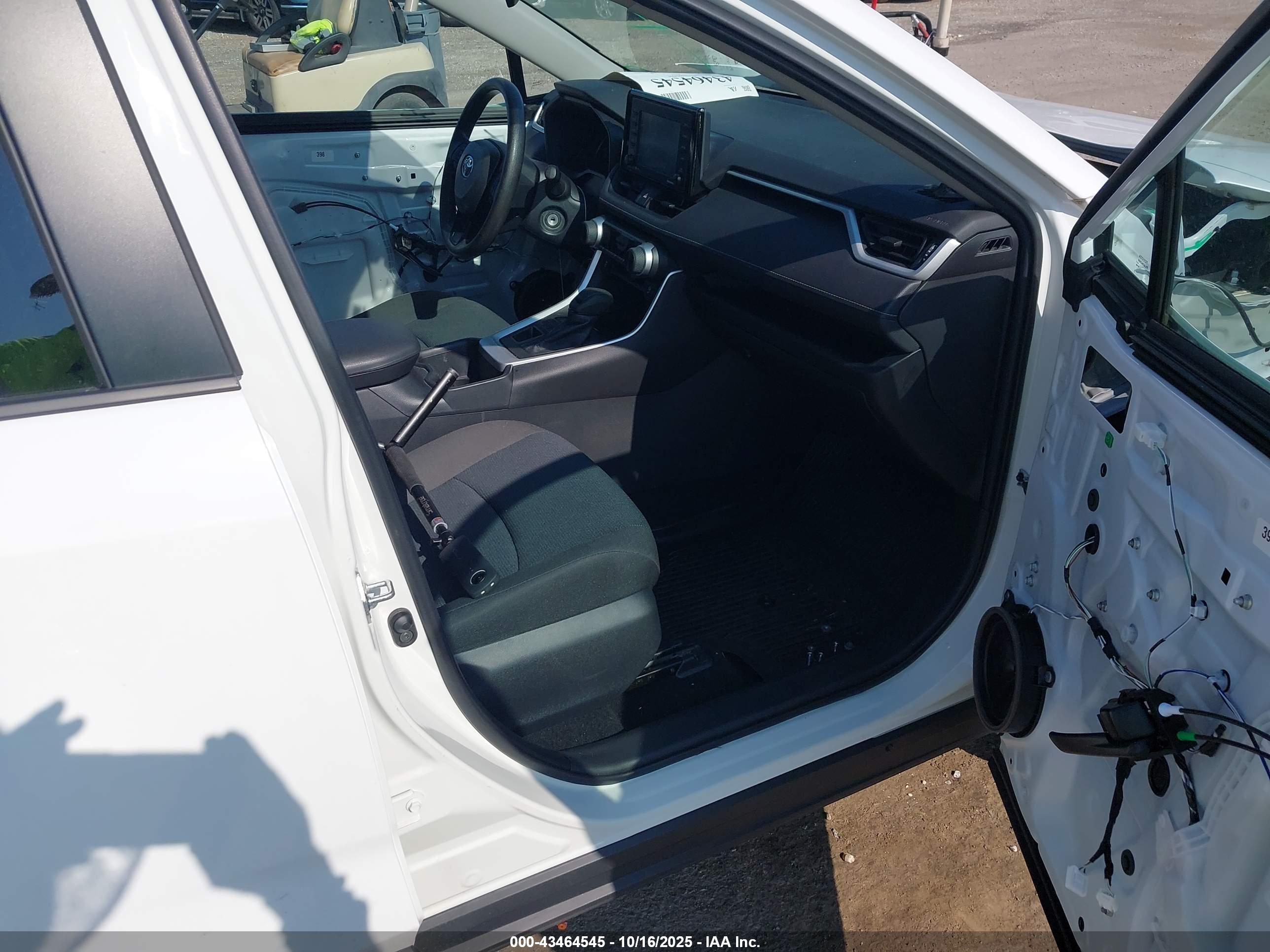 TOYOTA RAV4 image 5