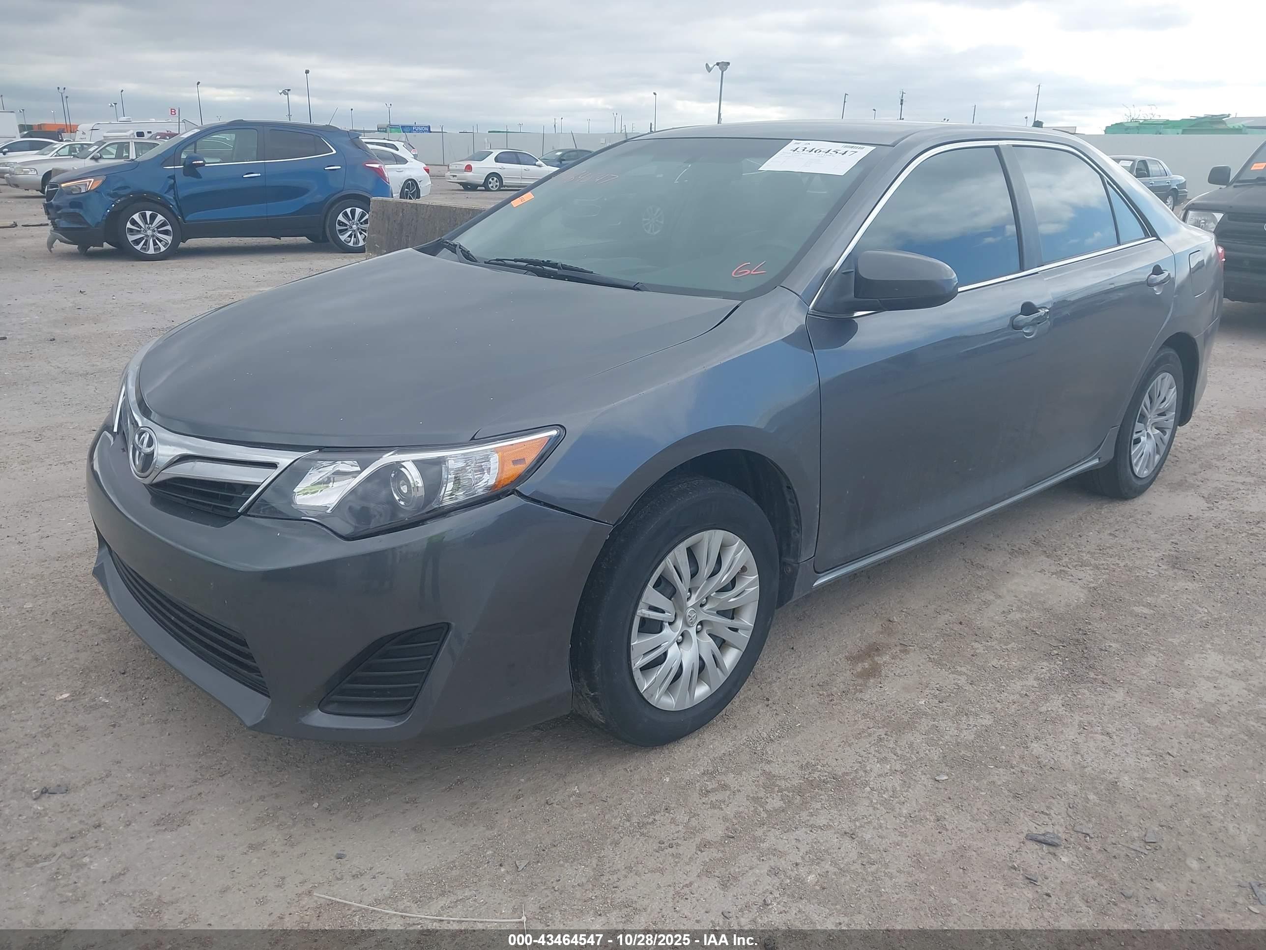 TOYOTA CAMRY image 2