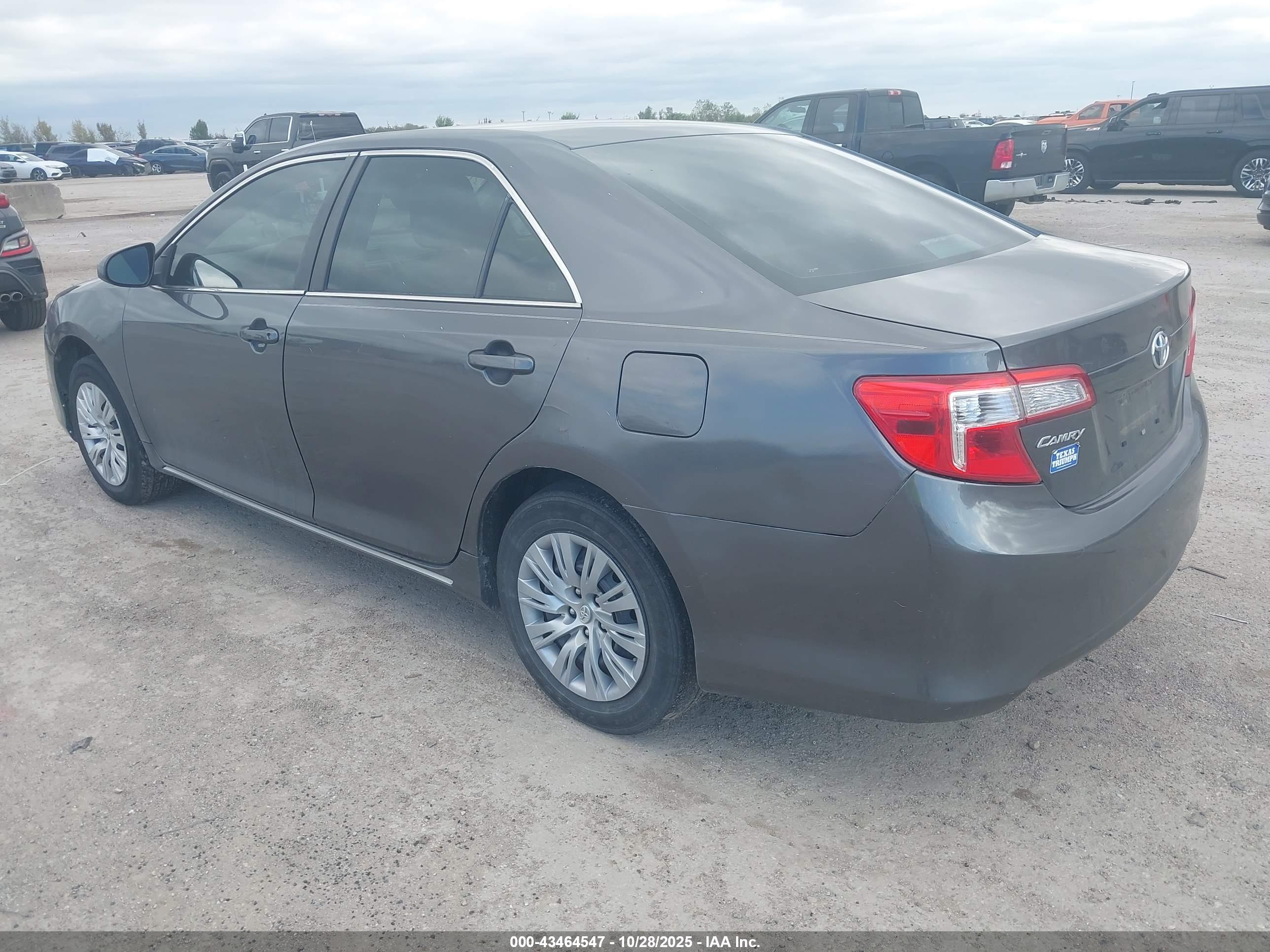 TOYOTA CAMRY image 3