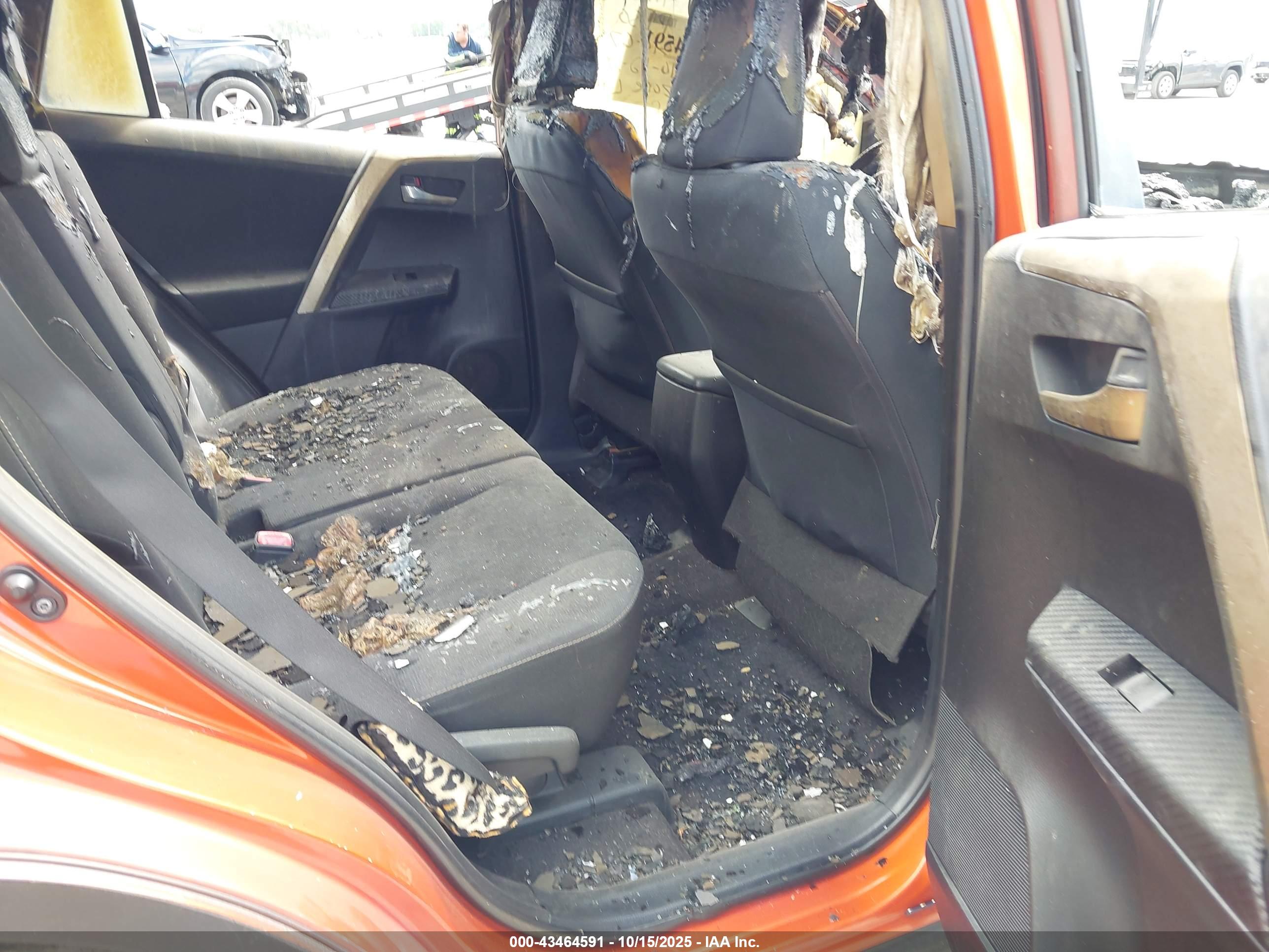 TOYOTA RAV4 image 8