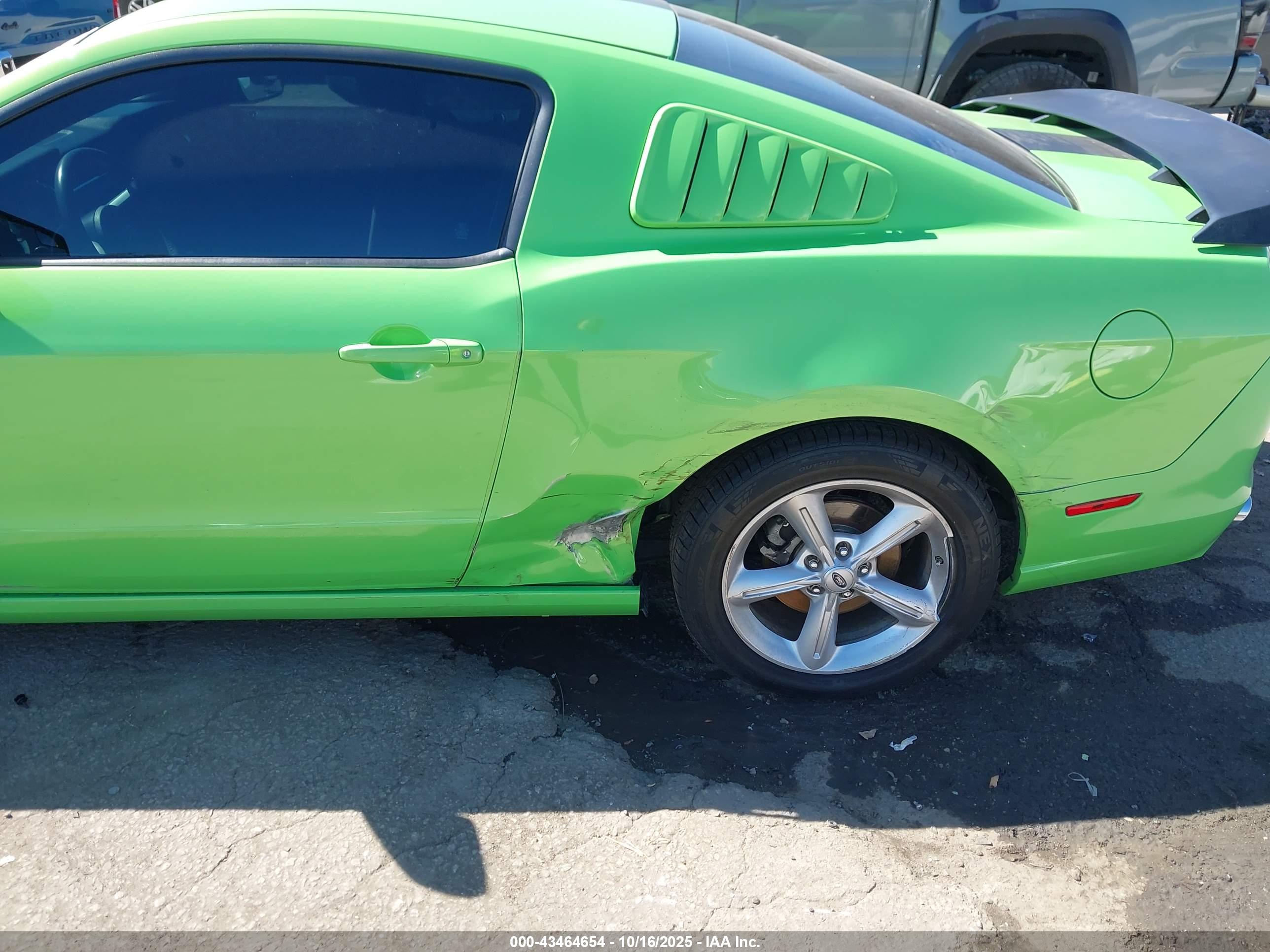 FORD MUSTANG image 6