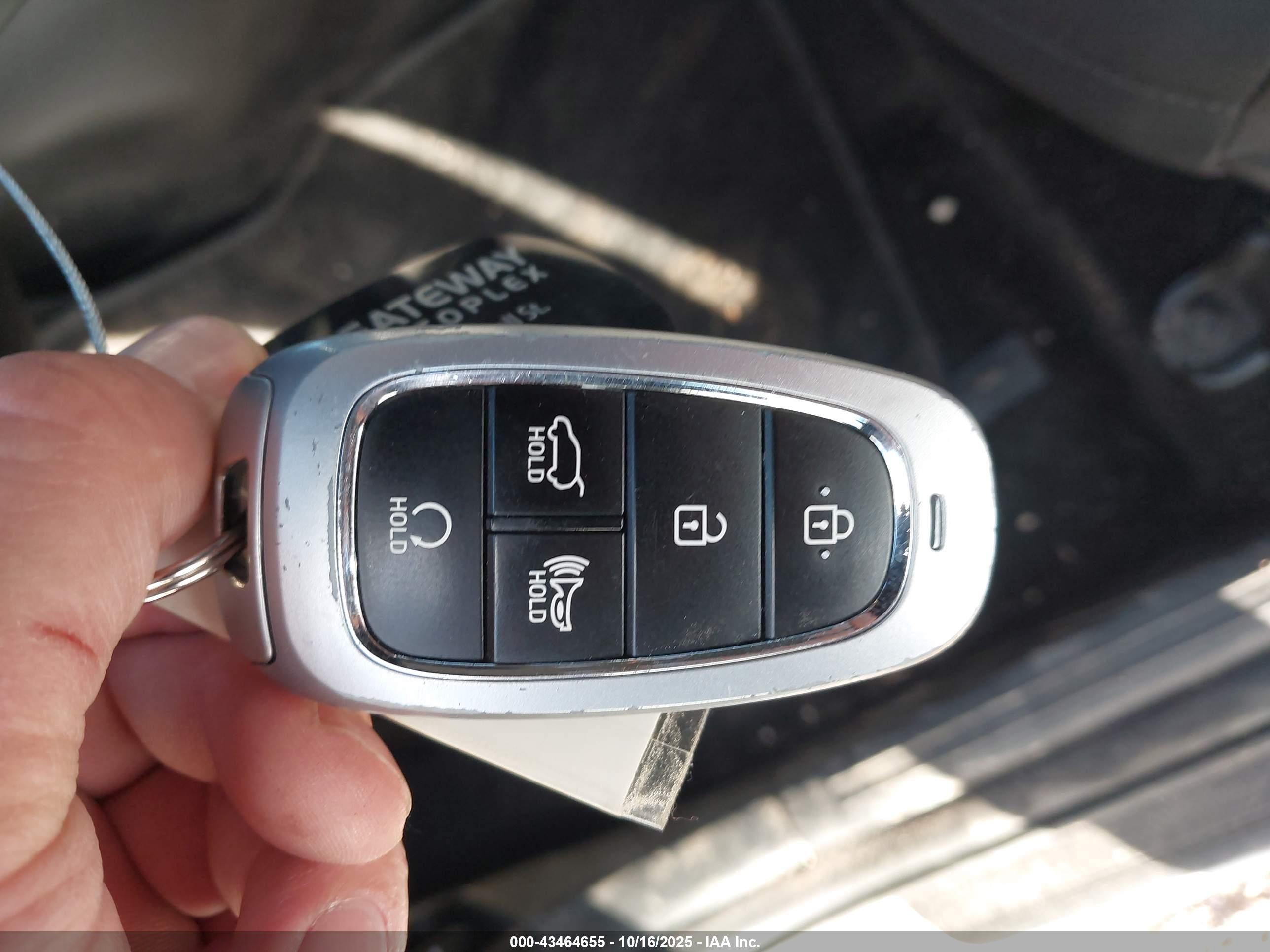 HYUNDAI TUCSON image 11