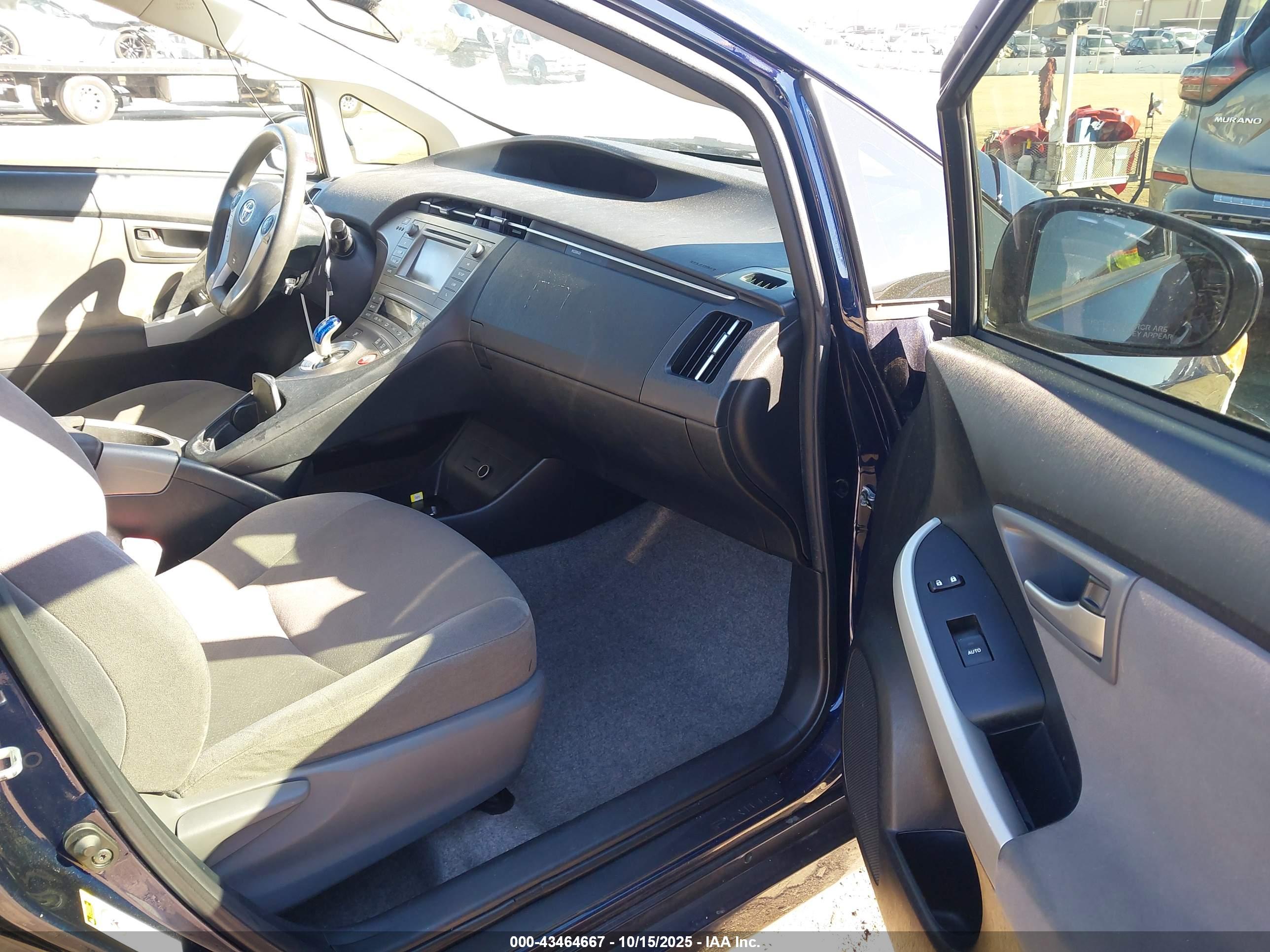 TOYOTA PRIUS image 5