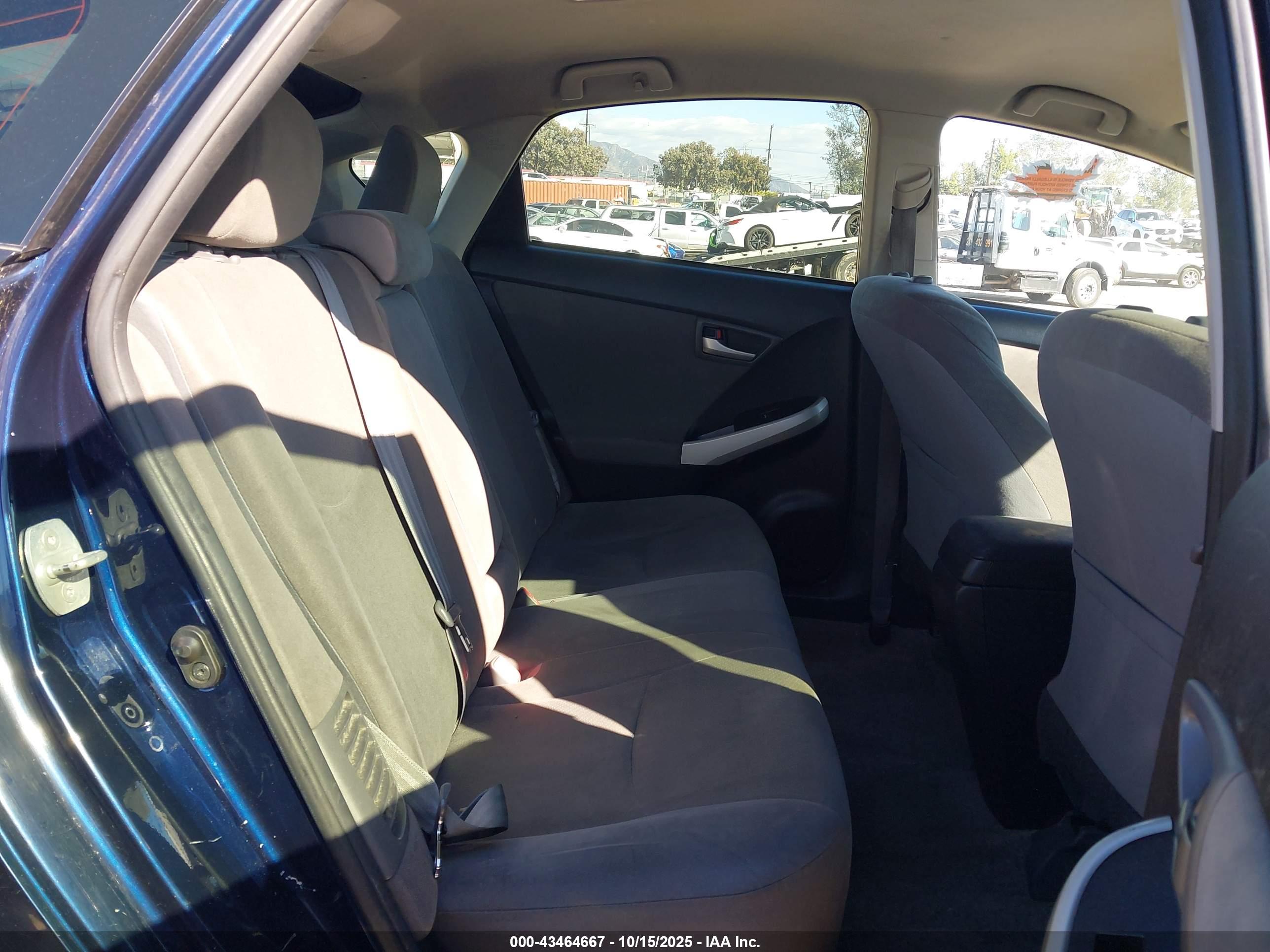 TOYOTA PRIUS image 8