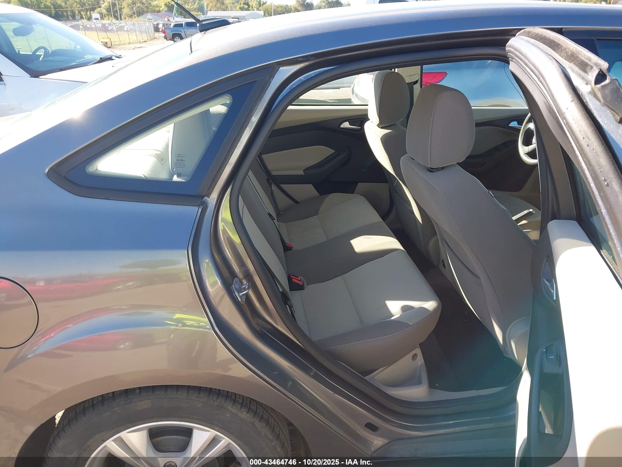 FORD FOCUS image 8