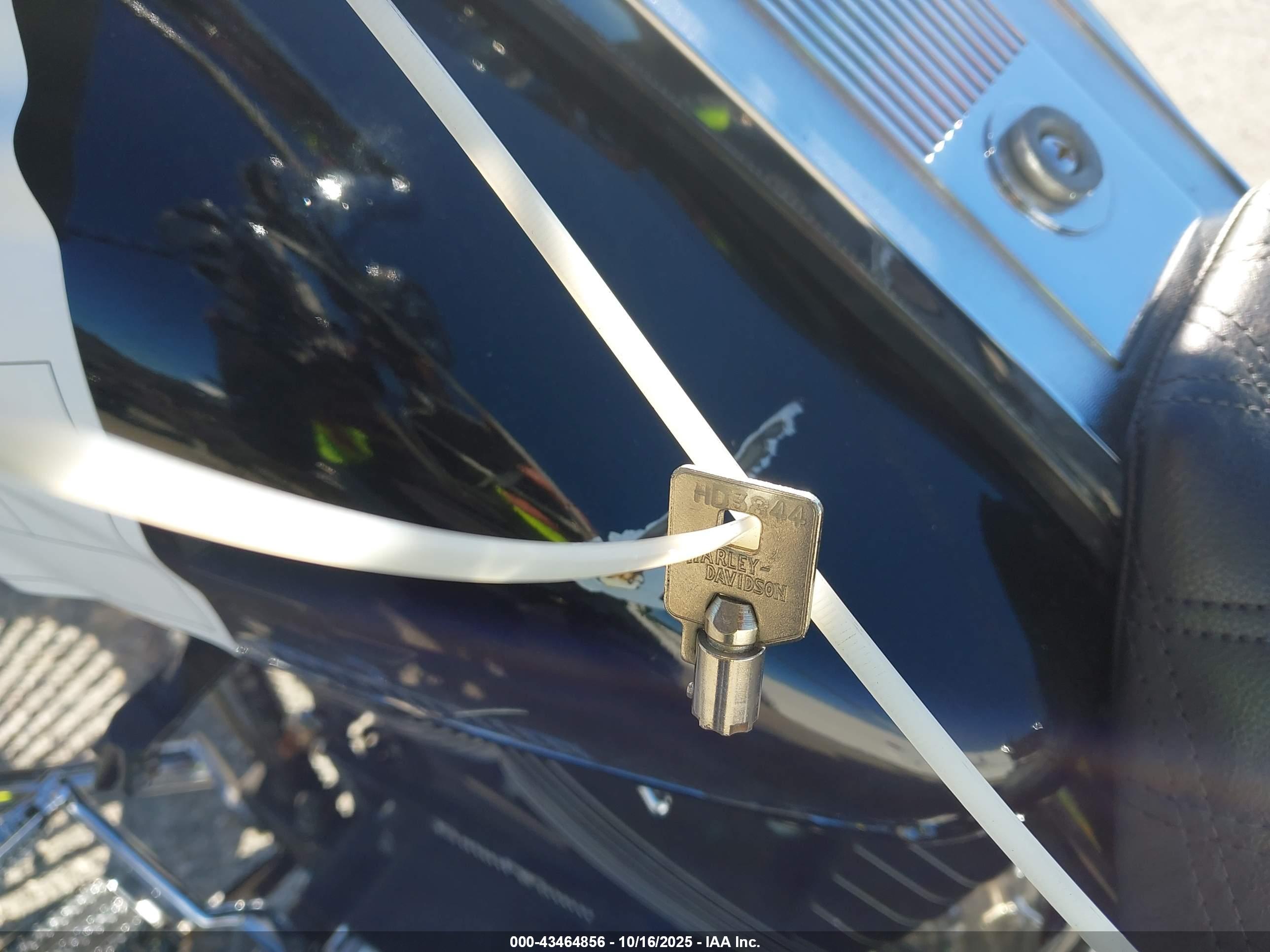 HARLEY-DAVIDSON FLHR image 11