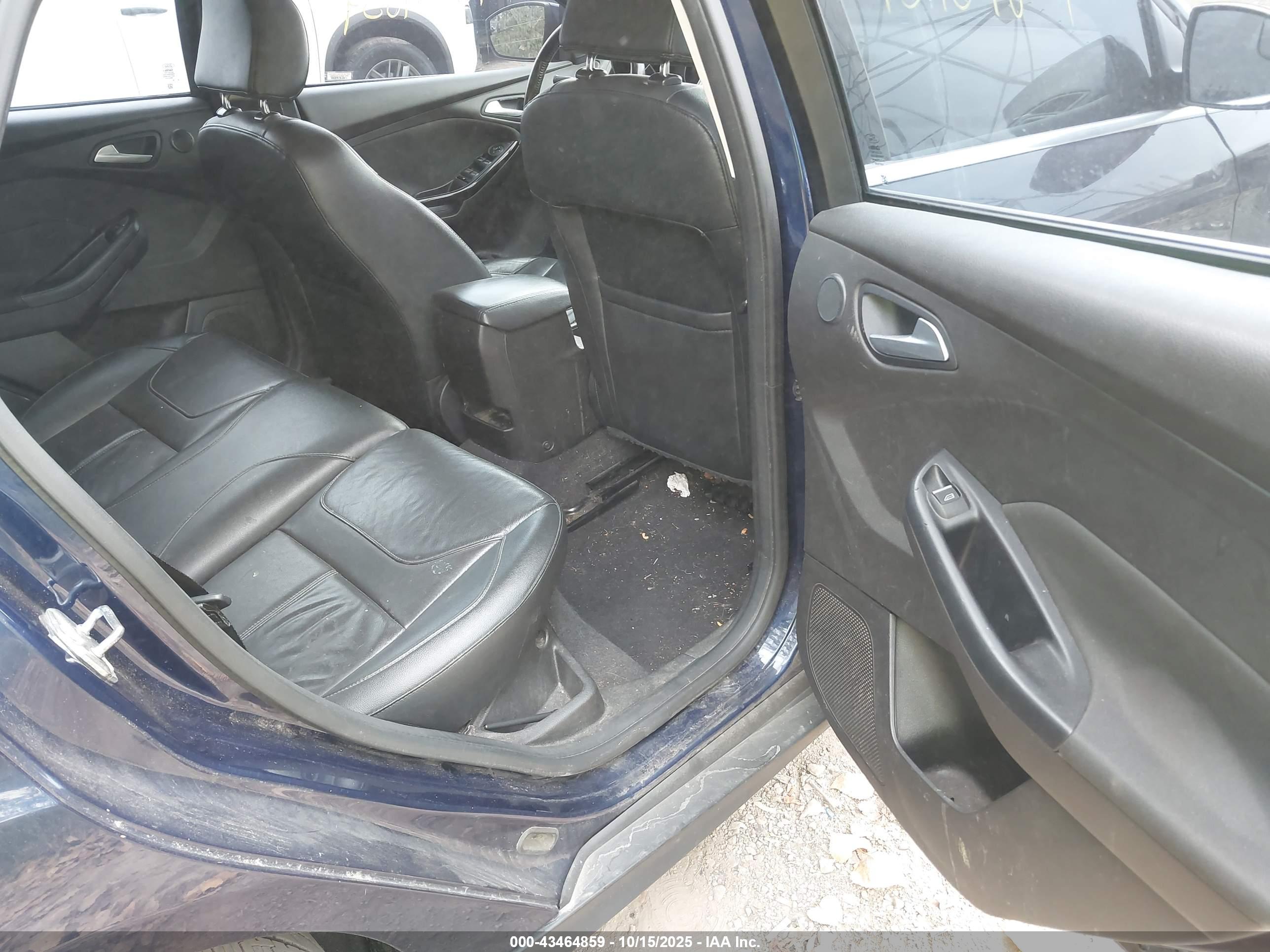 FORD FOCUS image 8
